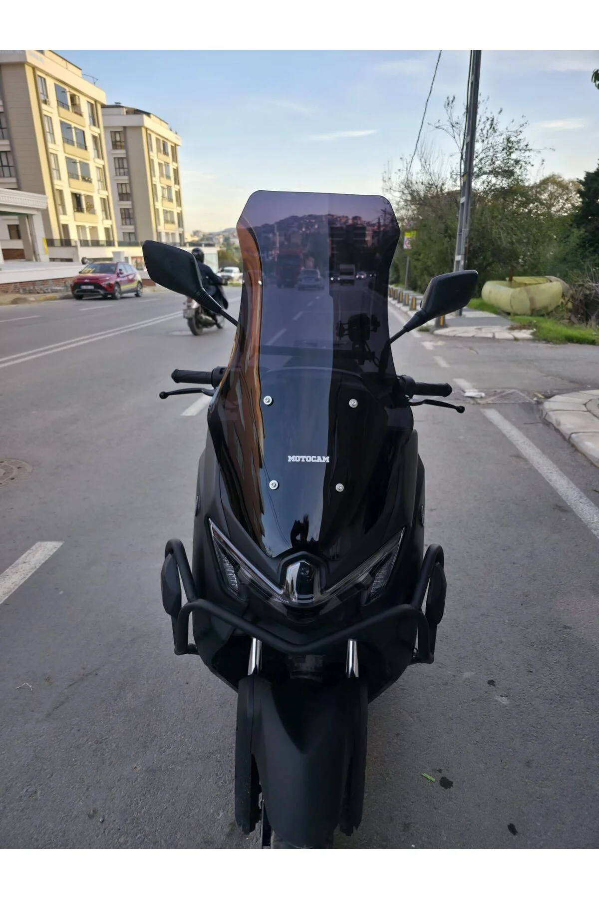 Yamaha Nmax Ön Cam 2025-2026 Model 72cm Siyah Renkli 4mm