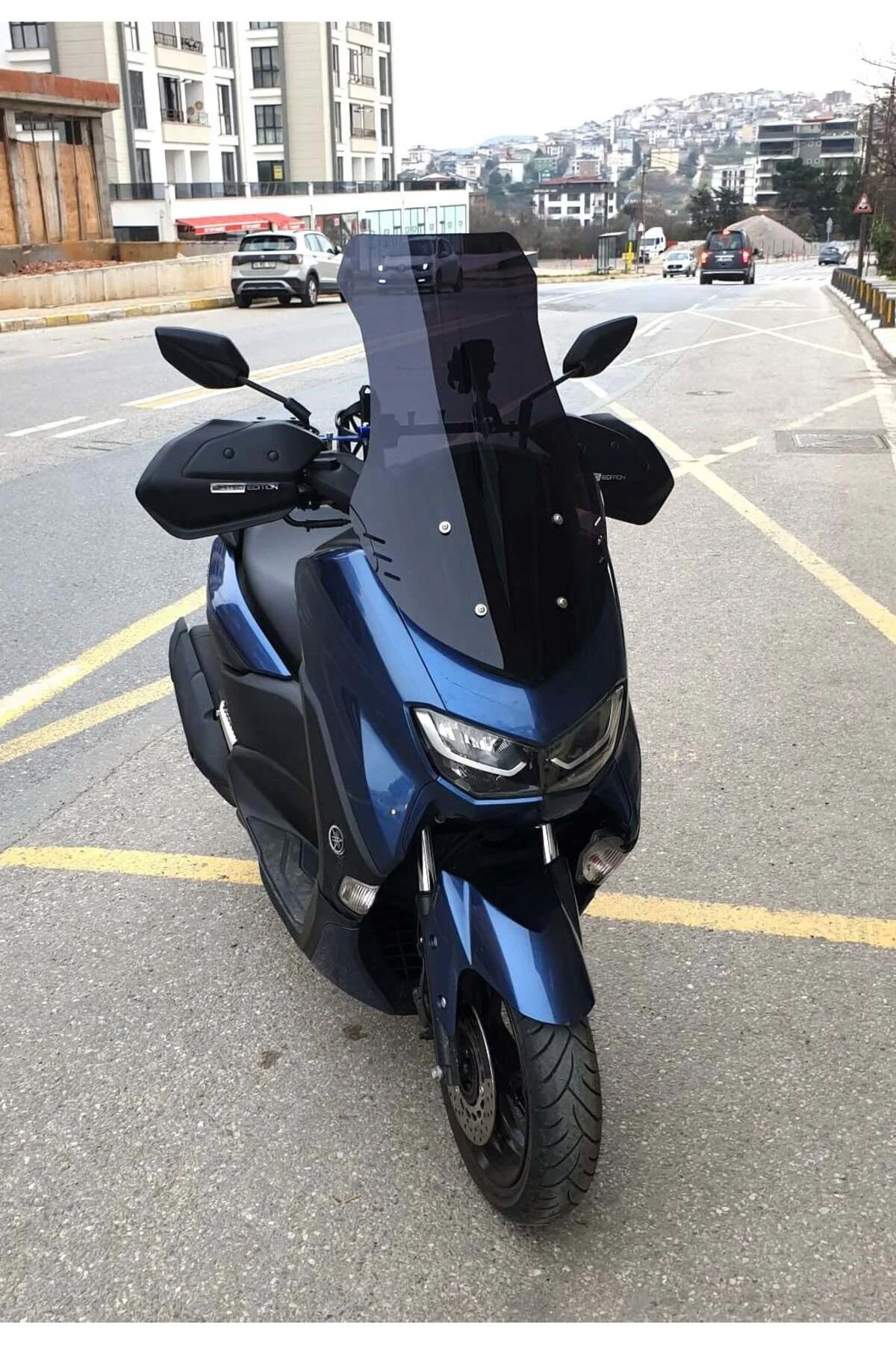 Yamaha Nmax Ön Cam 2021-2024 Model 72cm Siyah Renkli 4mm UZUN