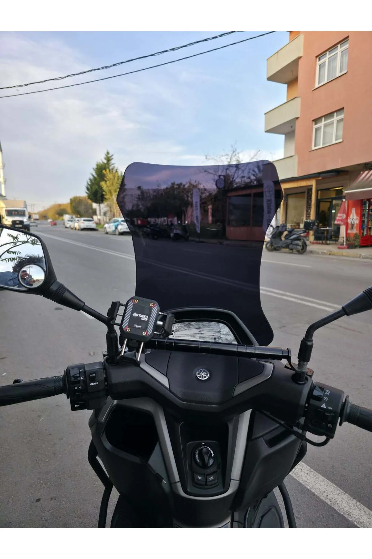 Yamaha Nmax Ön Cam 2025-2026 Model 72cm Siyah Renkli 4mm