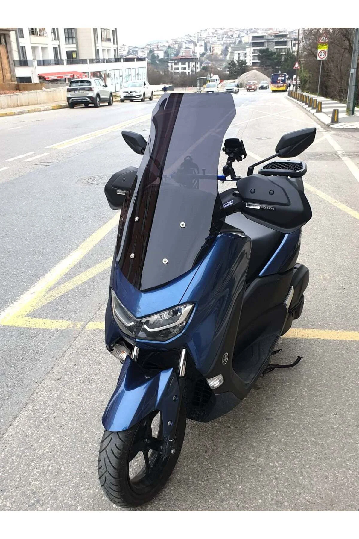 Yamaha Nmax Ön Cam 2021-2024 Model 72cm Siyah Renkli 4mm UZUN