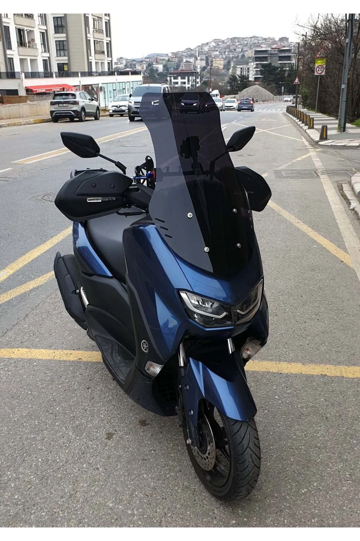 Yamaha Nmax Ön Cam 2021-2024 Model 72cm Siyah Renkli 4mm UZUN