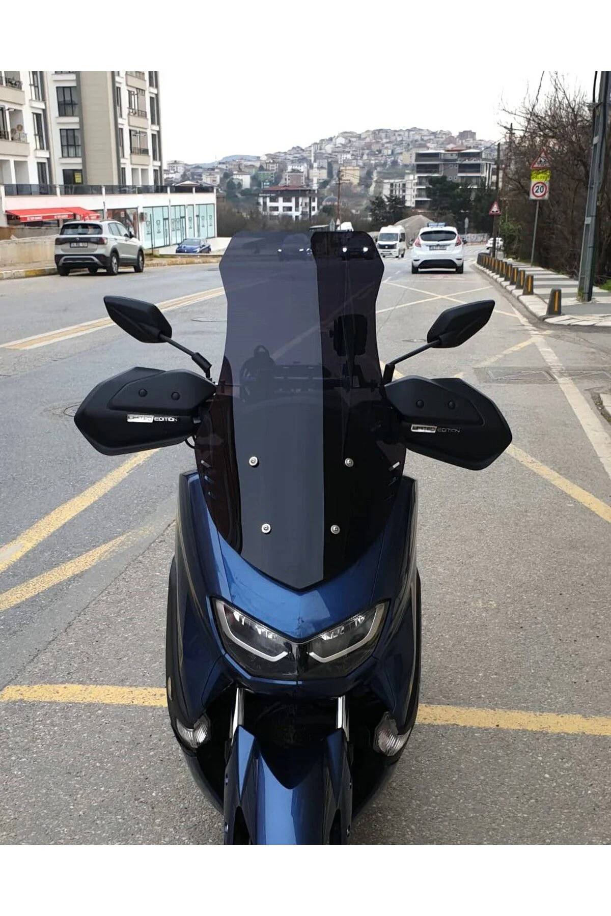 Yamaha Nmax Ön Cam 2021-2024 Model 72cm Siyah Renkli 4mm UZUN