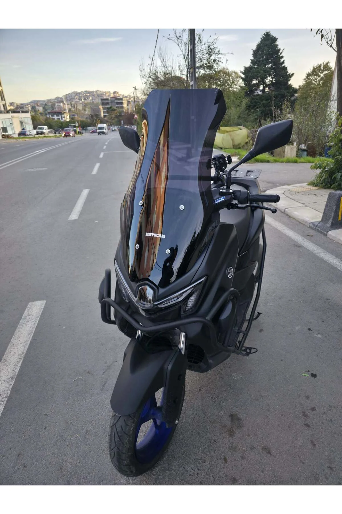 Yamaha Nmax Ön Cam 2025-2026 Model 72cm Siyah Renkli 4mm