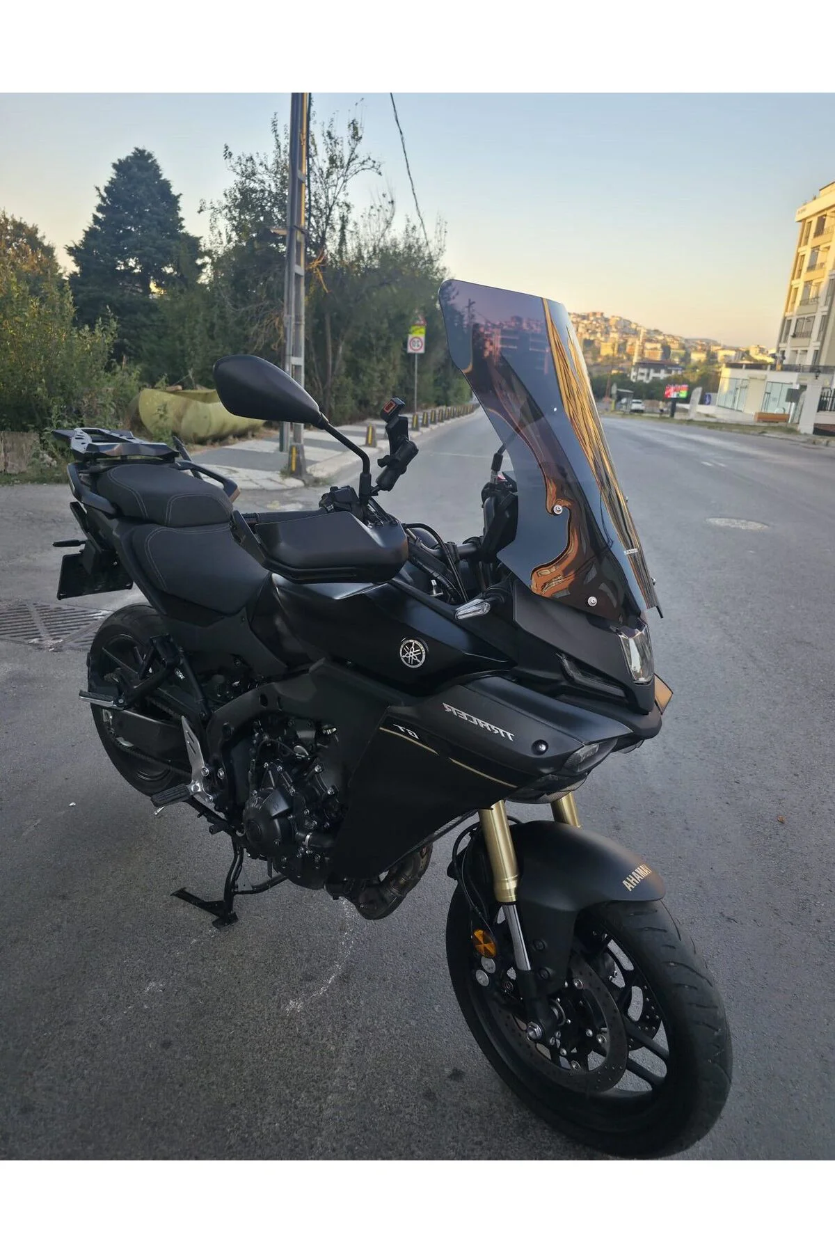 Yamaha Tracer 9 GT Ön Cam 2025-2026 Model 60cm Siyah Renkli 4mm Yamaha Tracer 9 GT Ön Cam 2025-2026 Model 60cm Siyah Renkli 4mm