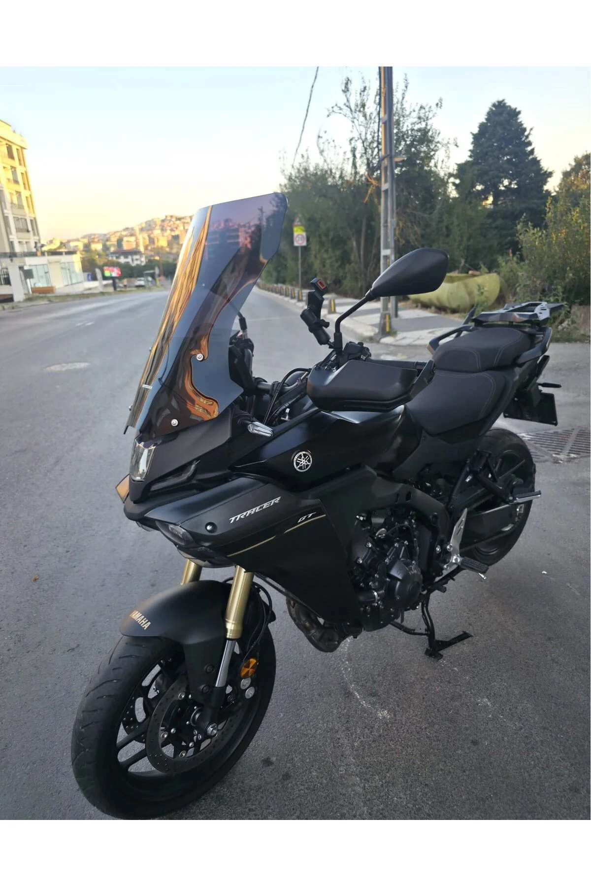 Yamaha Tracer 9 GT Ön Cam 2025-2026 Model 60cm Siyah Renkli 4mm Yamaha Tracer 9 GT Ön Cam 2025-2026 Model 60cm Siyah Renkli 4mm