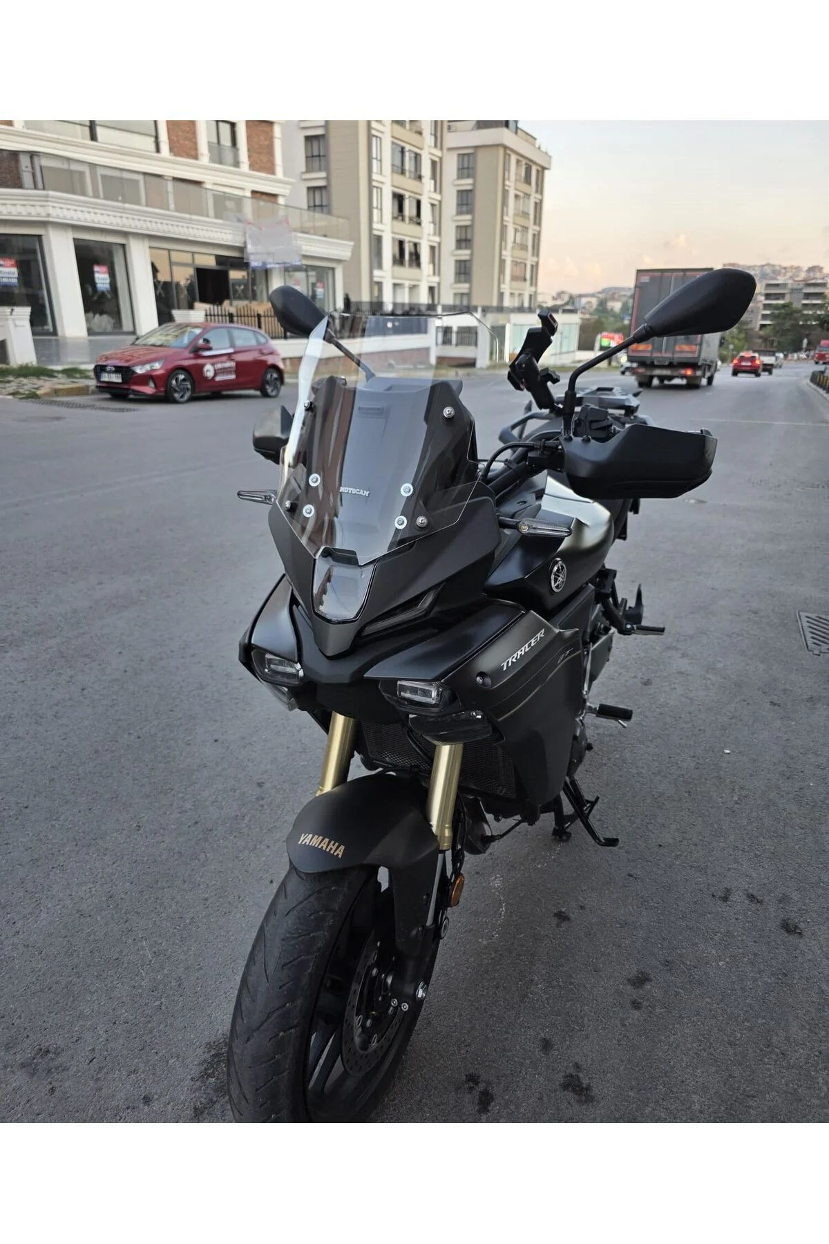 Yamaha Tracer 9 GT Ön Cam 2025-2026 Model 37cm Şeffaf Renkli 4mm SPORTİF