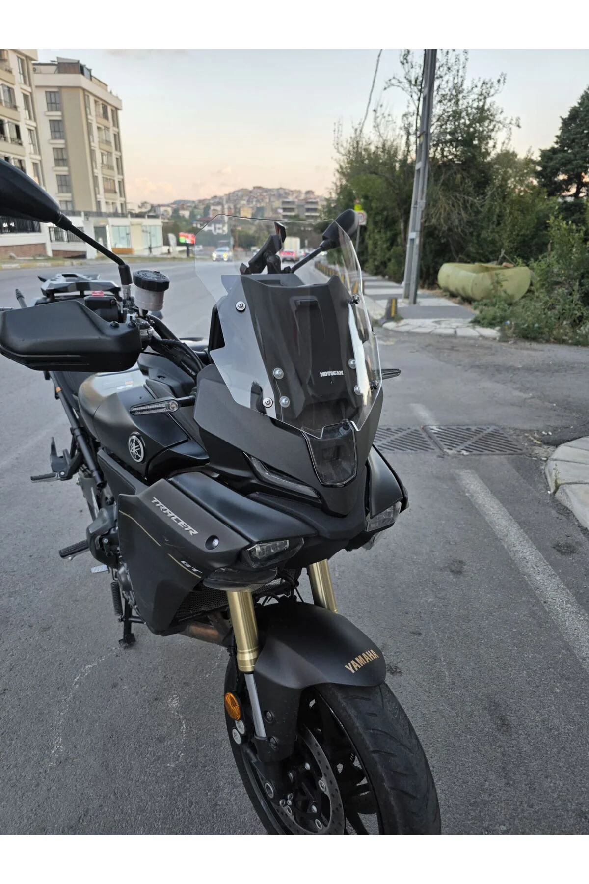 Yamaha Tracer 9 GT Ön Cam 2025-2026 Model 37cm Şeffaf Renkli 4mm SPORTİF