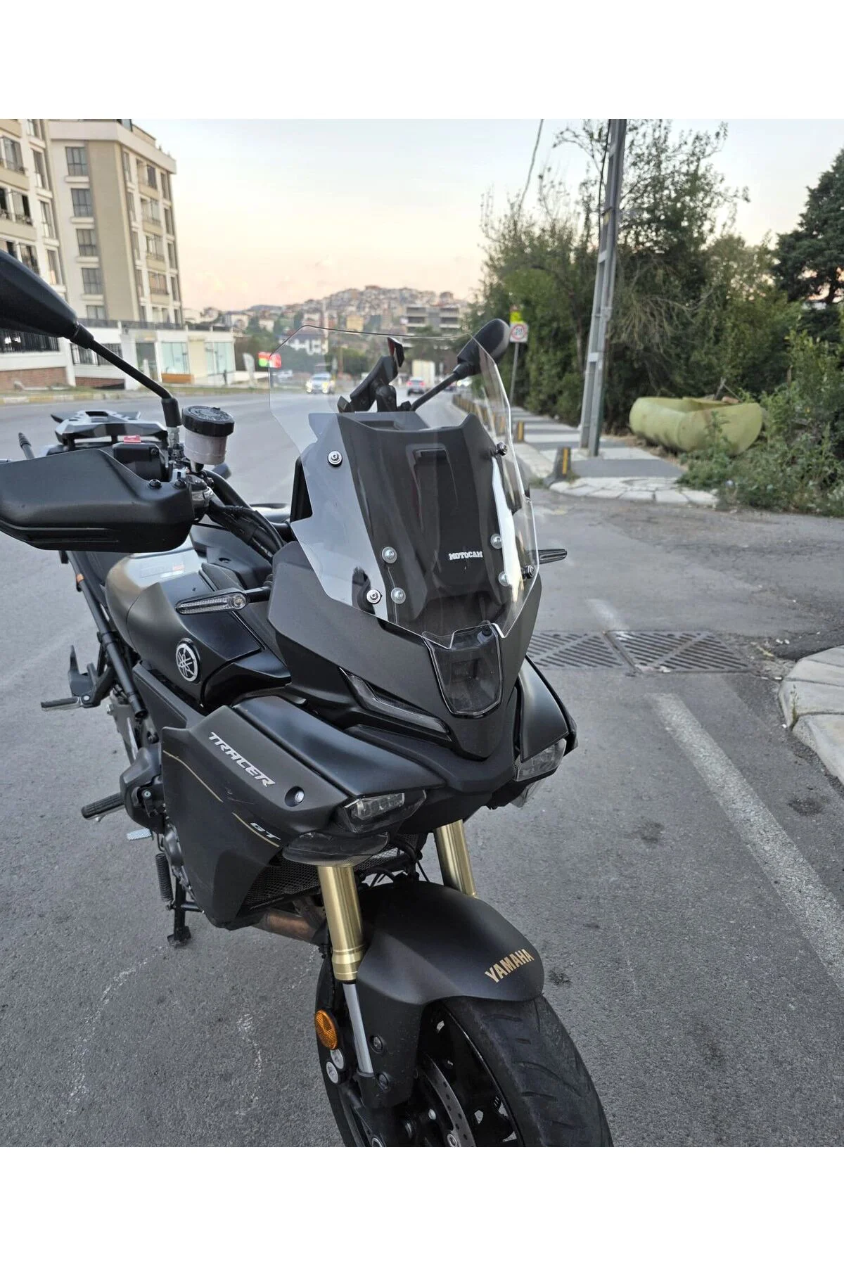 Yamaha Tracer 9 GT Ön Cam 2025-2026 Model 37cm Şeffaf Renkli 4mm SPORTİF