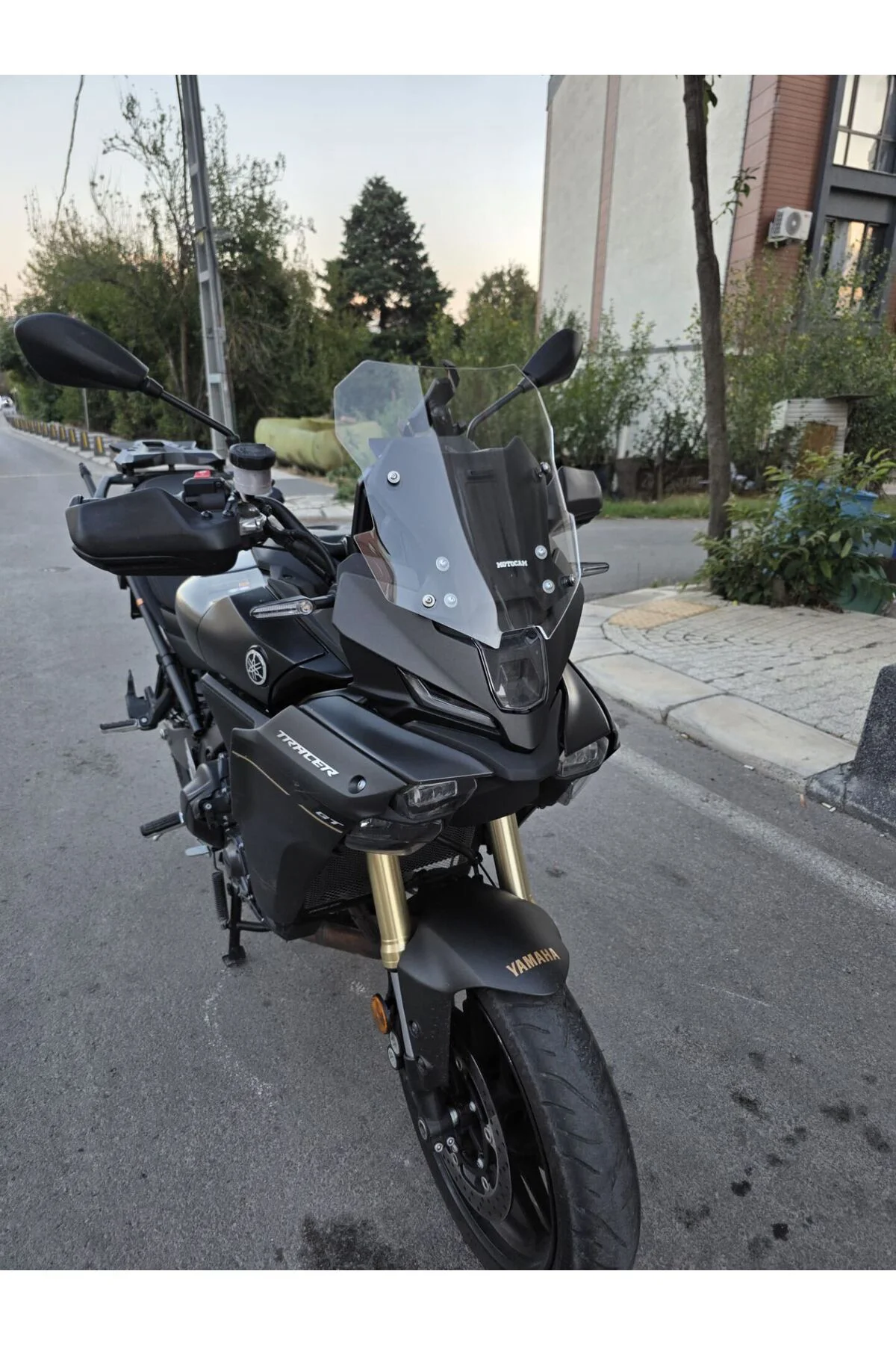 Yamaha Tracer 9 GT Ön Cam 2025-2026 Model 37cm Şeffaf Renkli 4mm SPORTİF