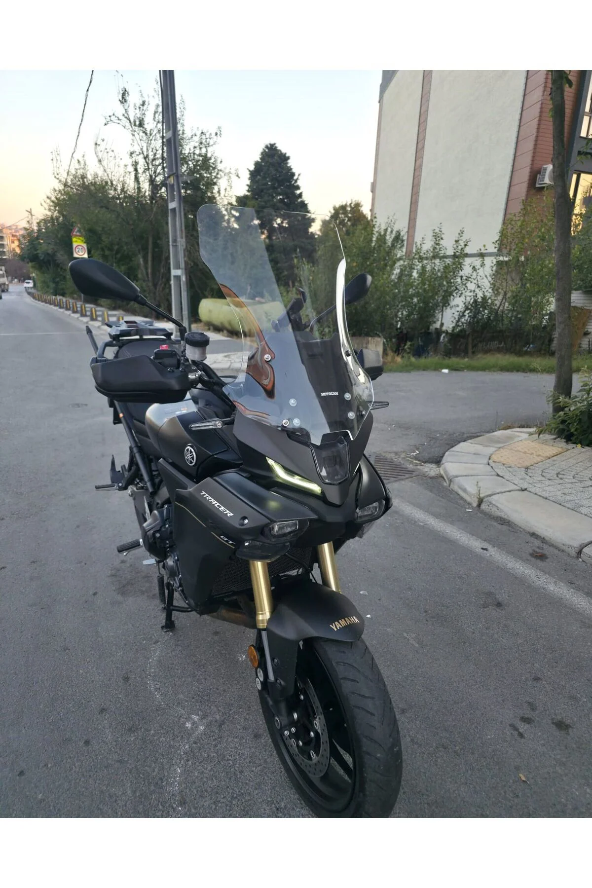 Yamaha Tracer 900 Ön Cam 2025-2026 Model 60cm Şeffaf Renkli 4mm
