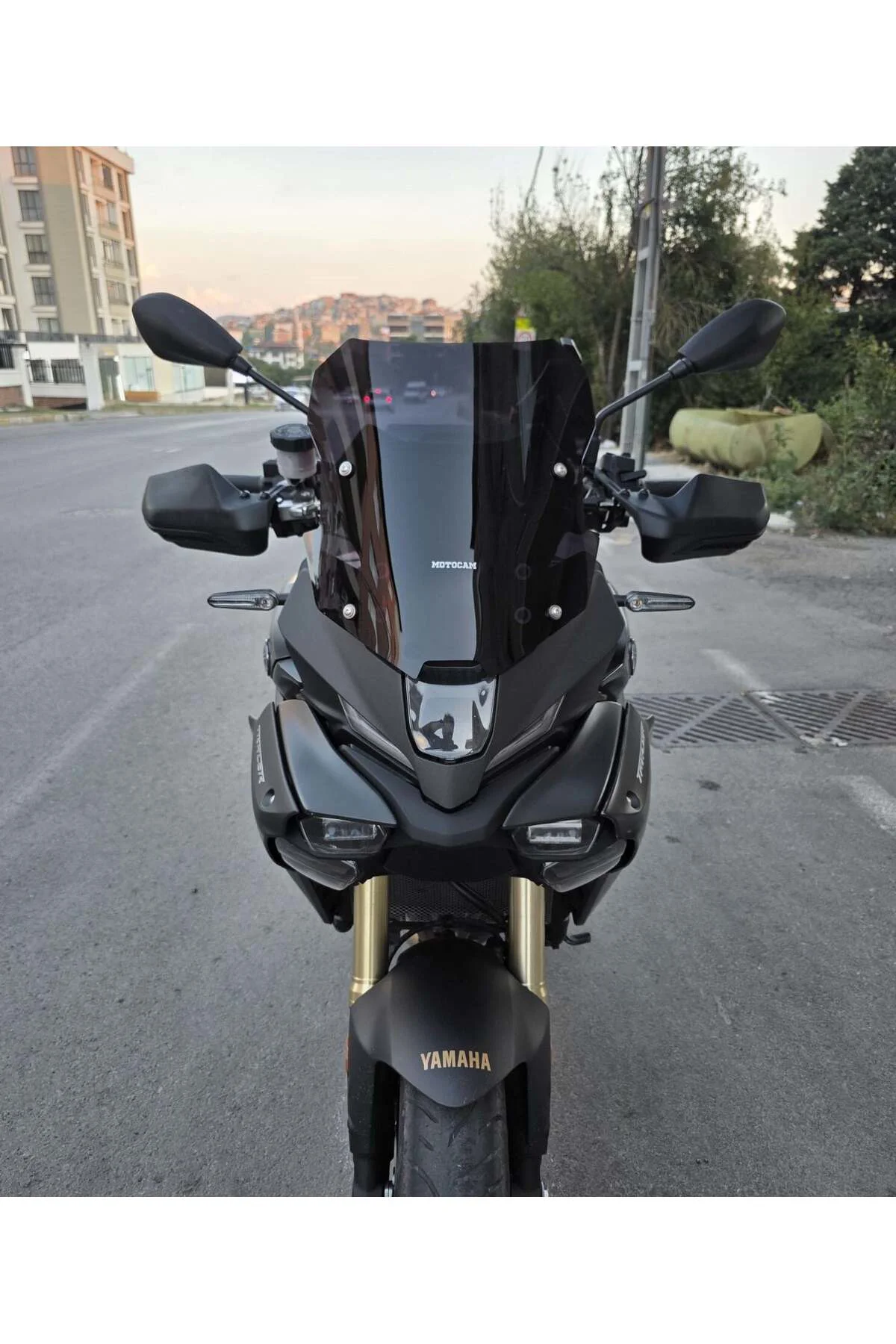 Yamaha Tracer 900 Ön Cam 2025-2026 Model 37cm Siyah Renkli 4mm SPORTİF