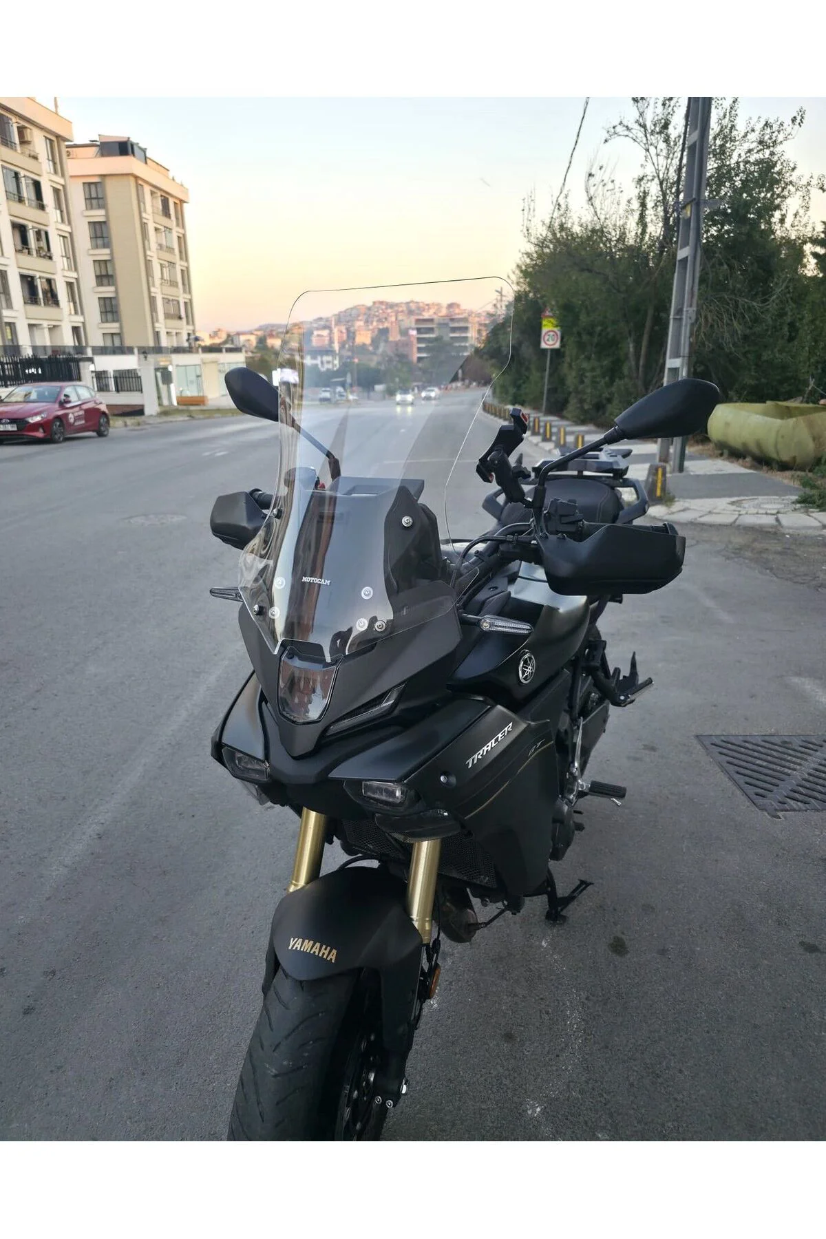 Yamaha Tracer 900 Ön Cam 2025-2026 Model 60cm Şeffaf Renkli 4mm