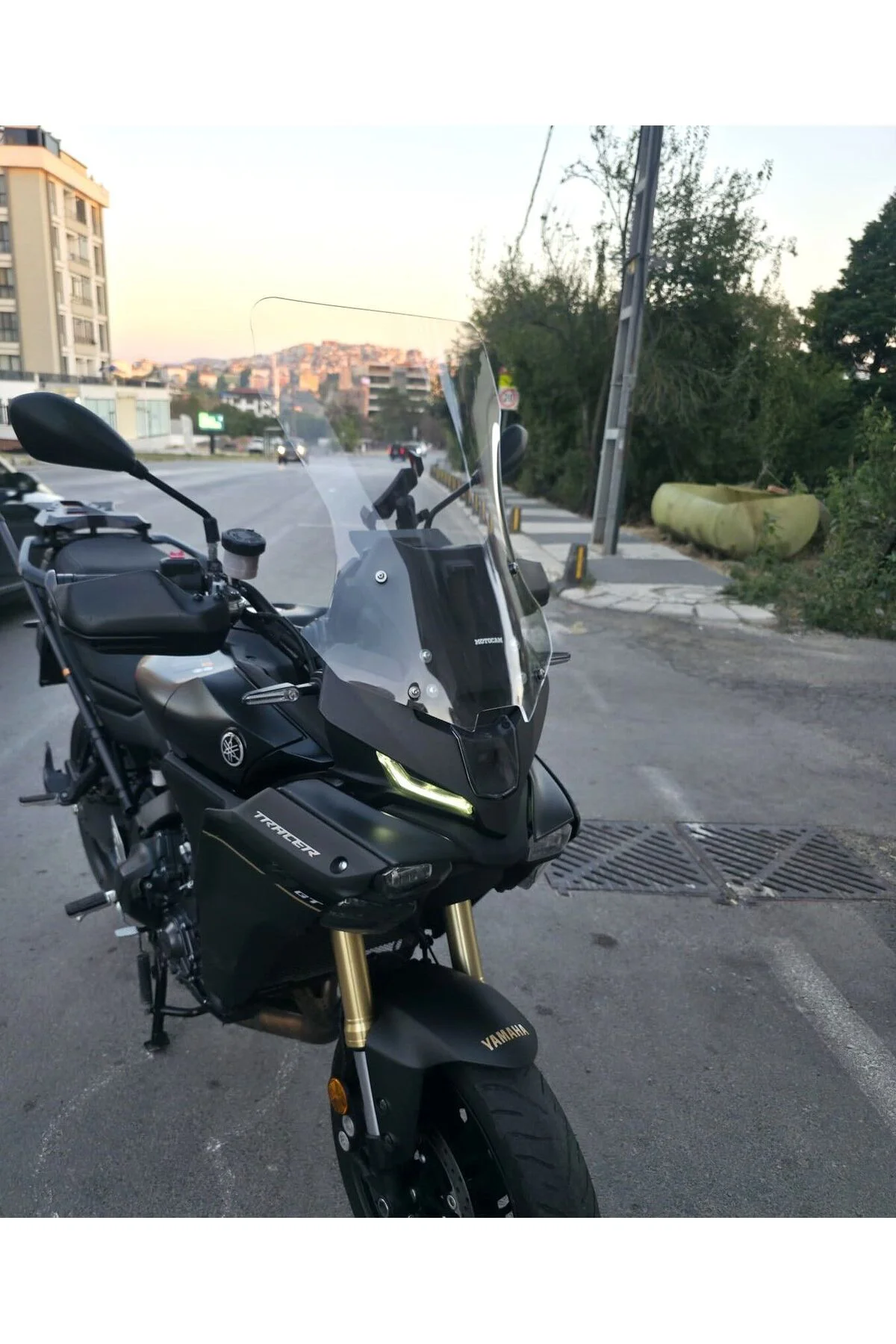 Yamaha Tracer 900 Ön Cam 2025-2026 Model 60cm Şeffaf Renkli 4mm
