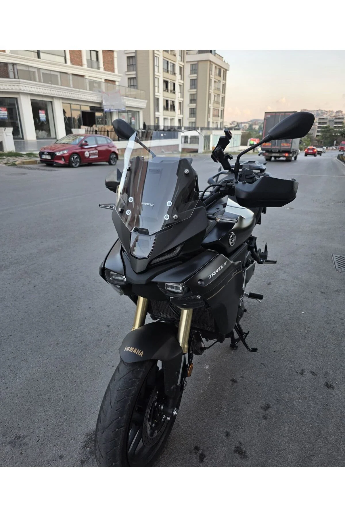Yamaha Tracer 900 Ön Cam 2025-2026 Model 37cm Şeffaf Renkli 4mm SPORTİF