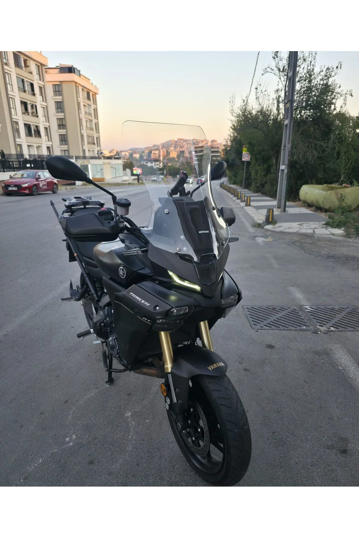 Yamaha Tracer 900 Ön Cam 2025-2026 Model 60cm Şeffaf Renkli 4mm