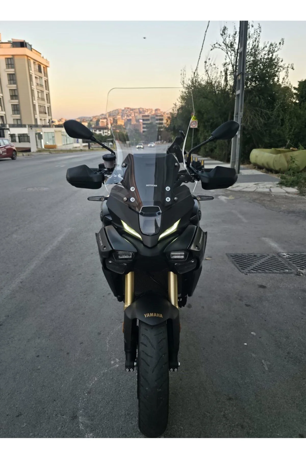 Yamaha Tracer 900 Ön Cam 2025-2026 Model 60cm Şeffaf Renkli 4mm