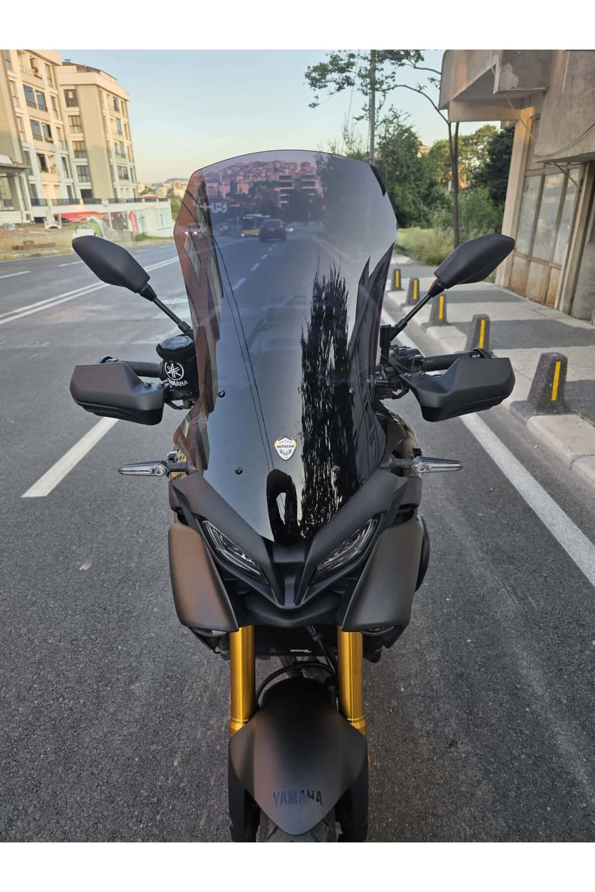 Yamaha Tracer 900 Ön Cam 2023-2026 Model 61cm Siyah Renkli 4mm