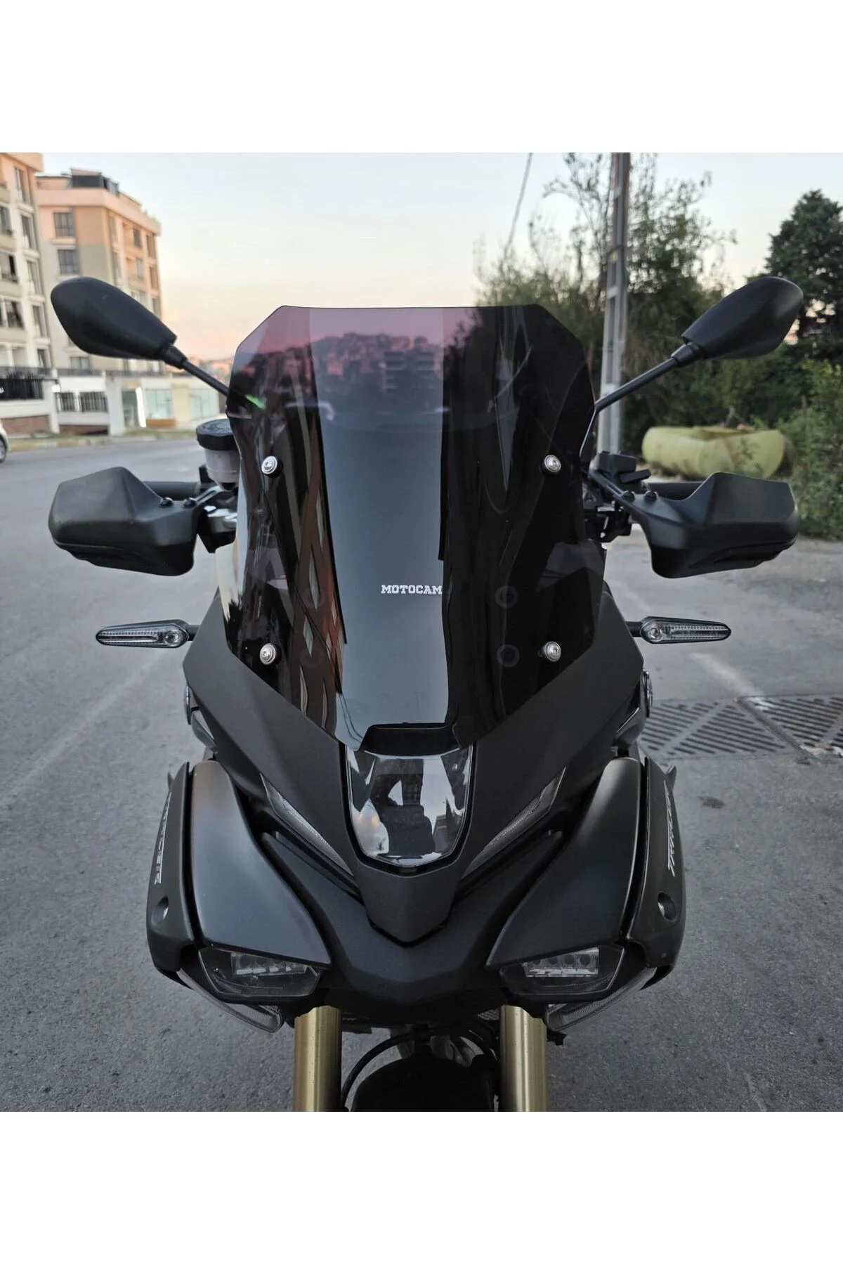 Yamaha Tracer 900 Ön Cam 2025-2026 Model 37cm Siyah Renkli 4mm SPORTİF