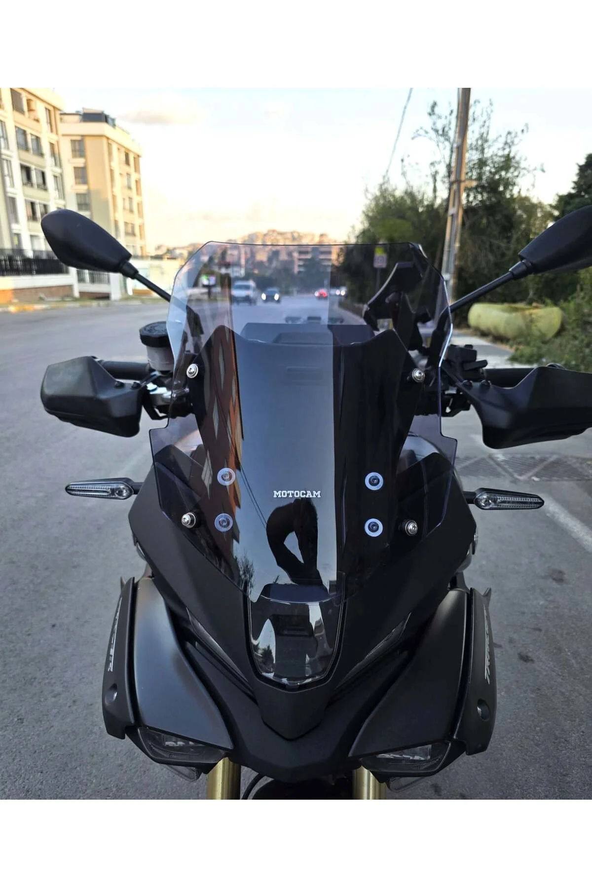 Yamaha Tracer 900 Ön Cam 2025-2026 Model 37cm Füme Renkli 4mm SPORTİF Yamaha Tracer 900 Ön Cam 2025-2026 Model 37cm Füme Renkli 4mm SPORTİF