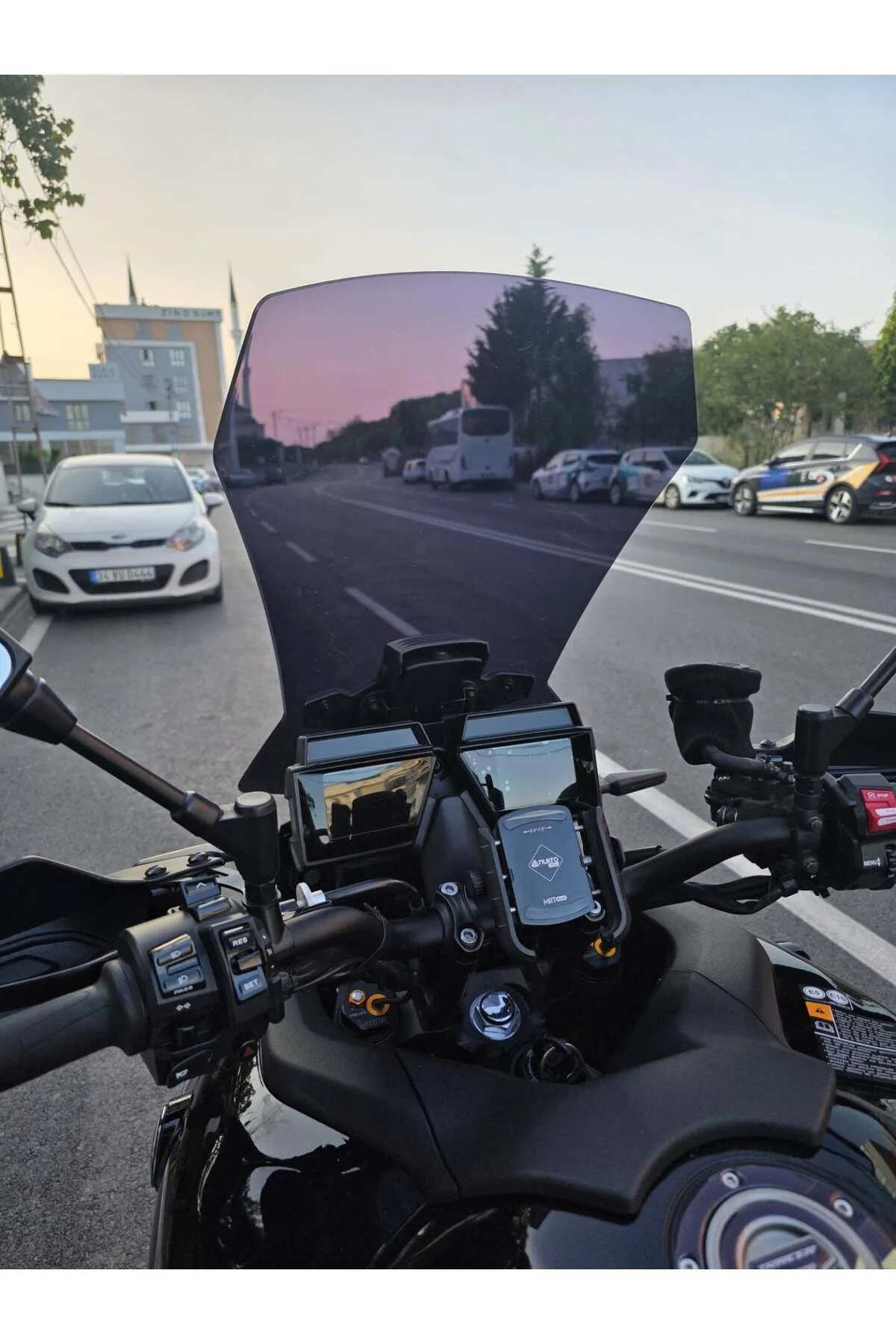 Yamaha Tracer 900 Ön Cam 2023-2026 Model 61cm Siyah Renkli 4mm