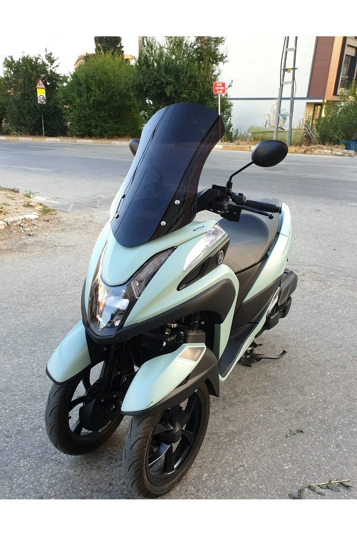 Yamaha Tricity 125 Ön Cam 2014-2026 Model 60cm Siyah Renkli 4mm