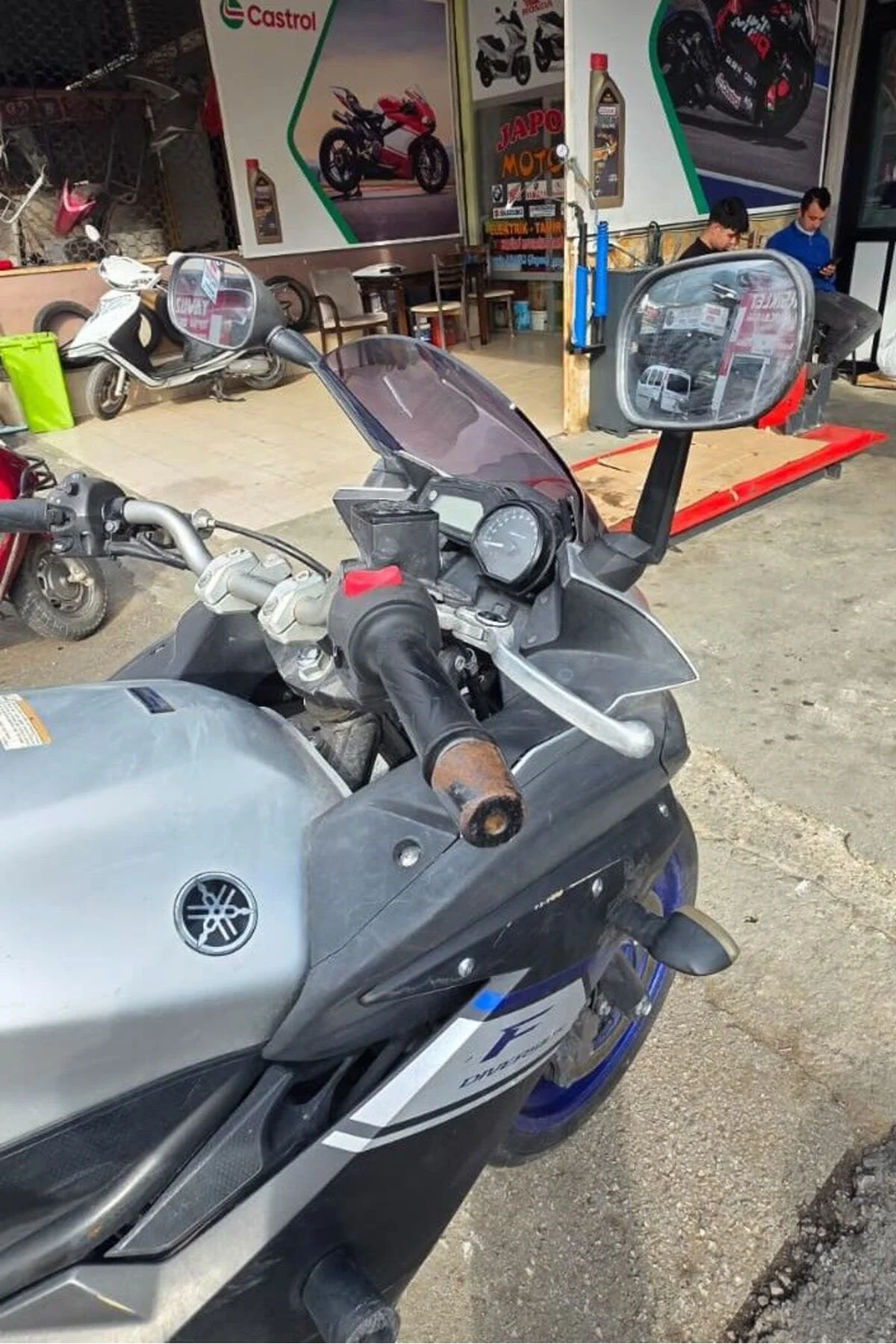 Yamaha XJ6 Diversion Ön Cam 2009-2016 Model 36cm Füme Renkli 4mm