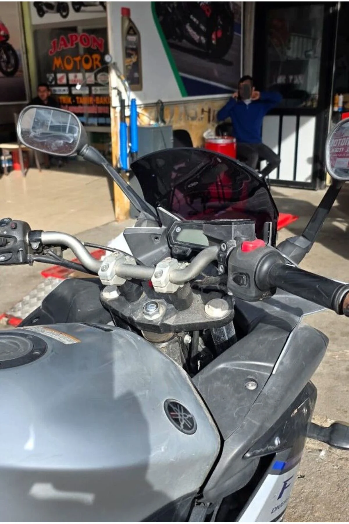 Yamaha XJ6 Diversion Ön Cam 2009-2016 Model 36cm Siyah Renkli 4mm