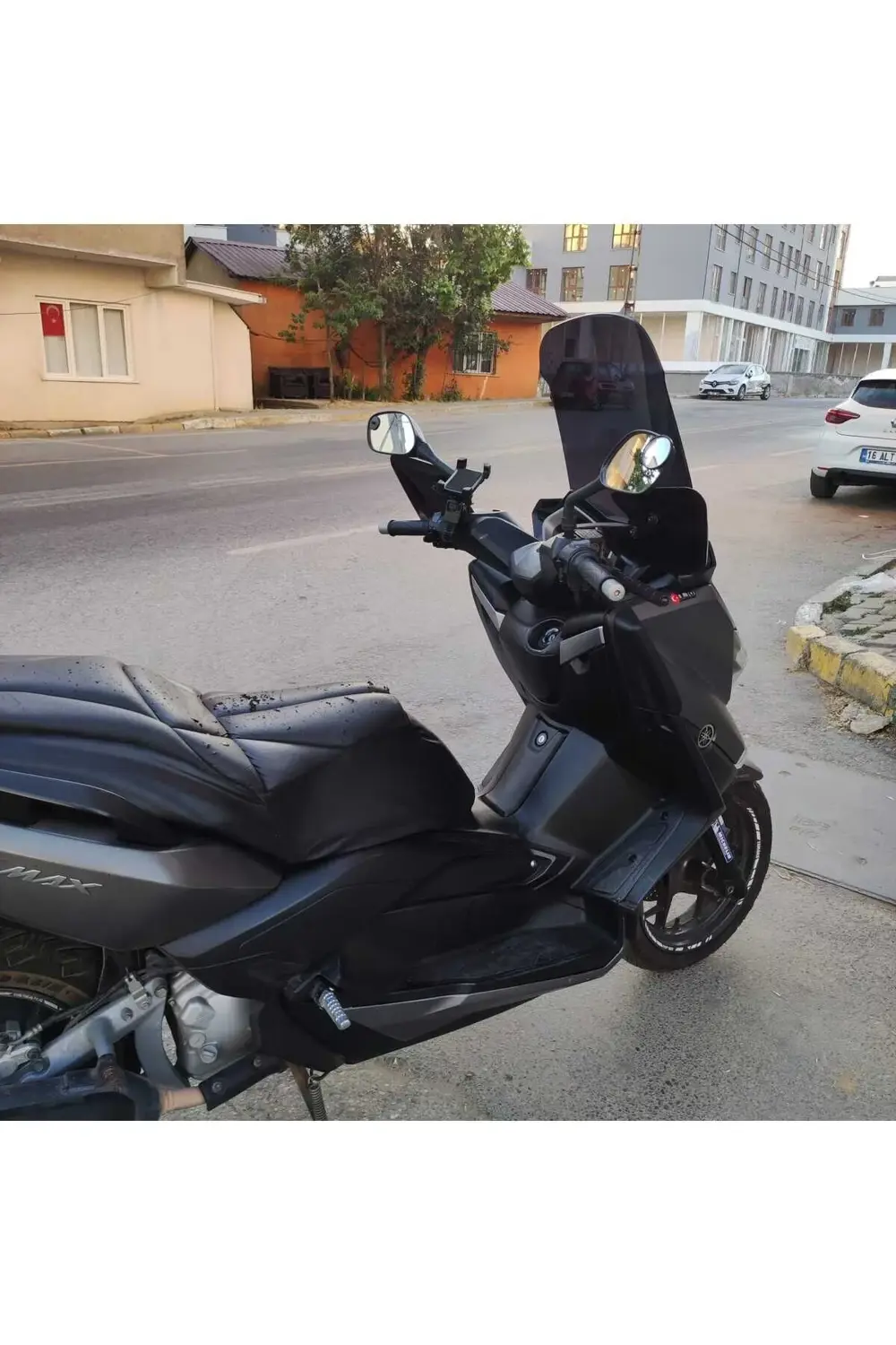 Yamaha Xmax 250 Ön cam 2014 2017 Model'dir 58cm  Siyah Renkli  4m