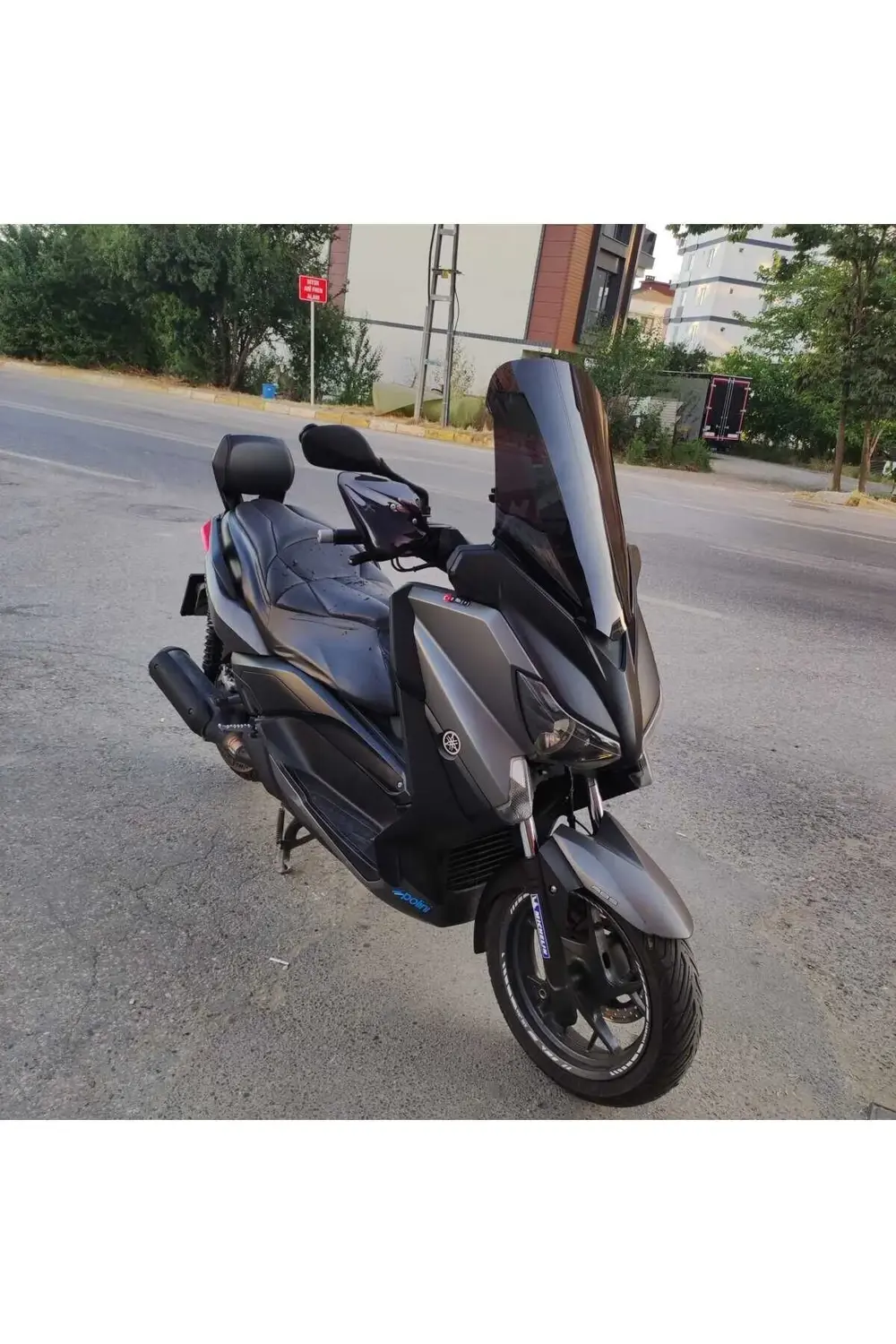 Yamaha Xmax 250 Ön cam 2014 2017 Model'dir 58cm  Siyah Renkli  4m