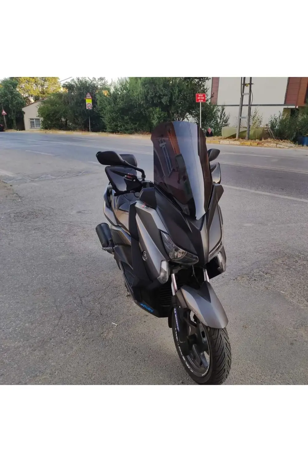 Yamaha Xmax 250 Ön cam 2014 2017 Model'dir 58cm  Siyah Renkli  4m