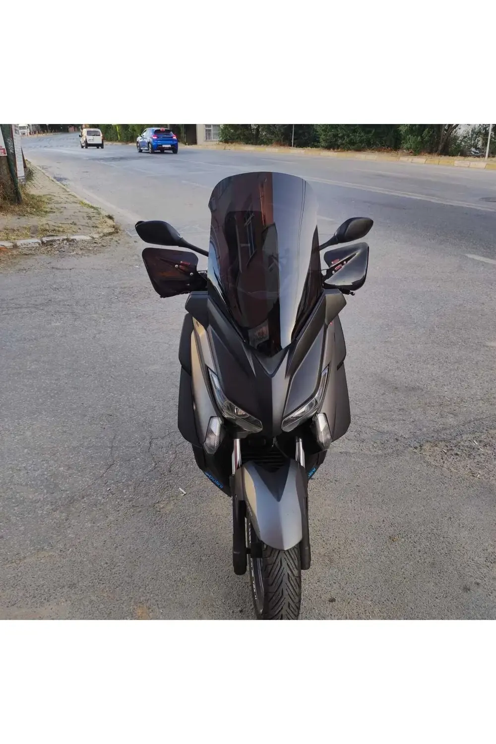 Yamaha Xmax 250 Ön cam 2014 2017 Model'dir 58cm  Siyah Renkli  4m