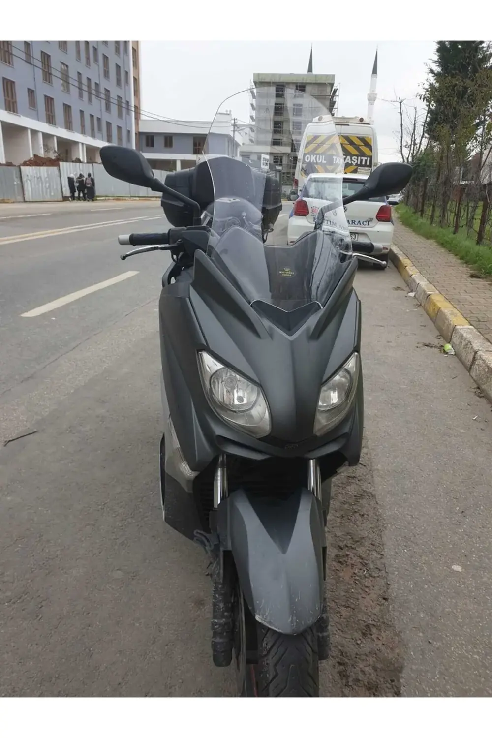 Yamaha Xmax Ön Cam 2011-2013 Model 55cm Şeffaf Renkli 4mm Yamaha Xmax Ön Cam 2011-2013 Model 55cm Şeffaf Renkli 4mm