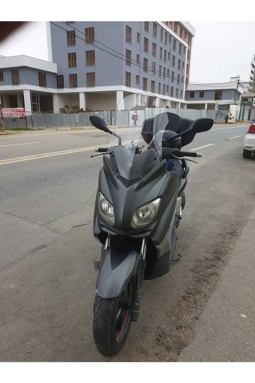 Yamaha Xmax Ön Cam 2011-2013 Model 55cm Şeffaf Renkli 4mm Yamaha Xmax Ön Cam 2011-2013 Model 55cm Şeffaf Renkli 4mm