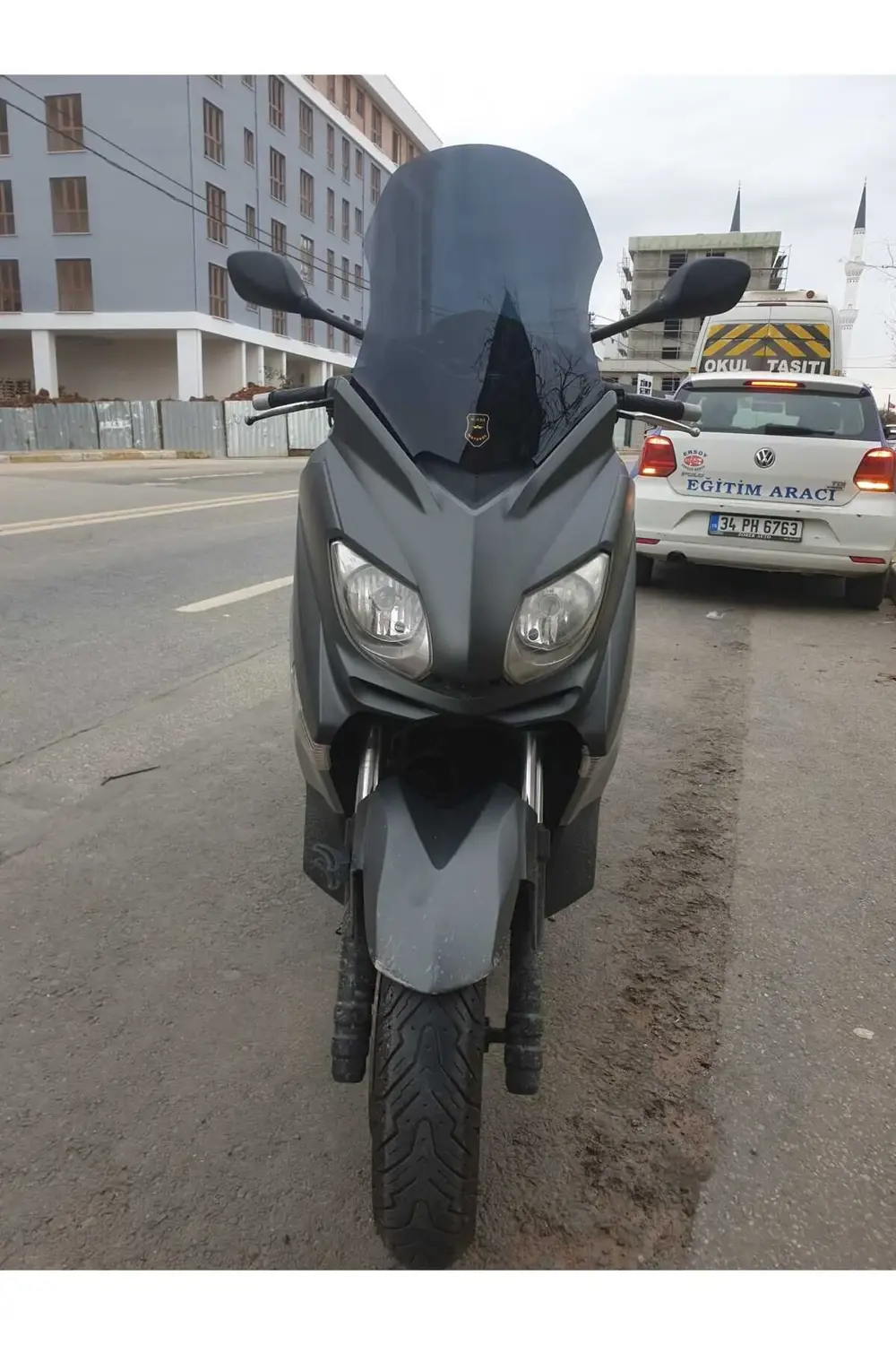 Yamaha Xmax Ön Cam 2011-2013 Model 55cm Siyah Renkli 4mm