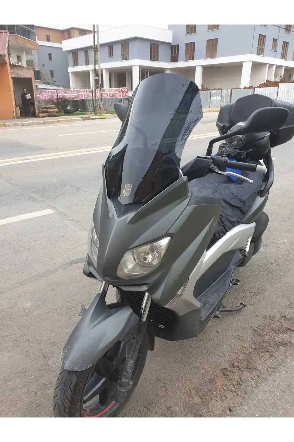 Yamaha Xmax Ön Cam 2011-2013 Model 55cm Siyah Renkli 4mm