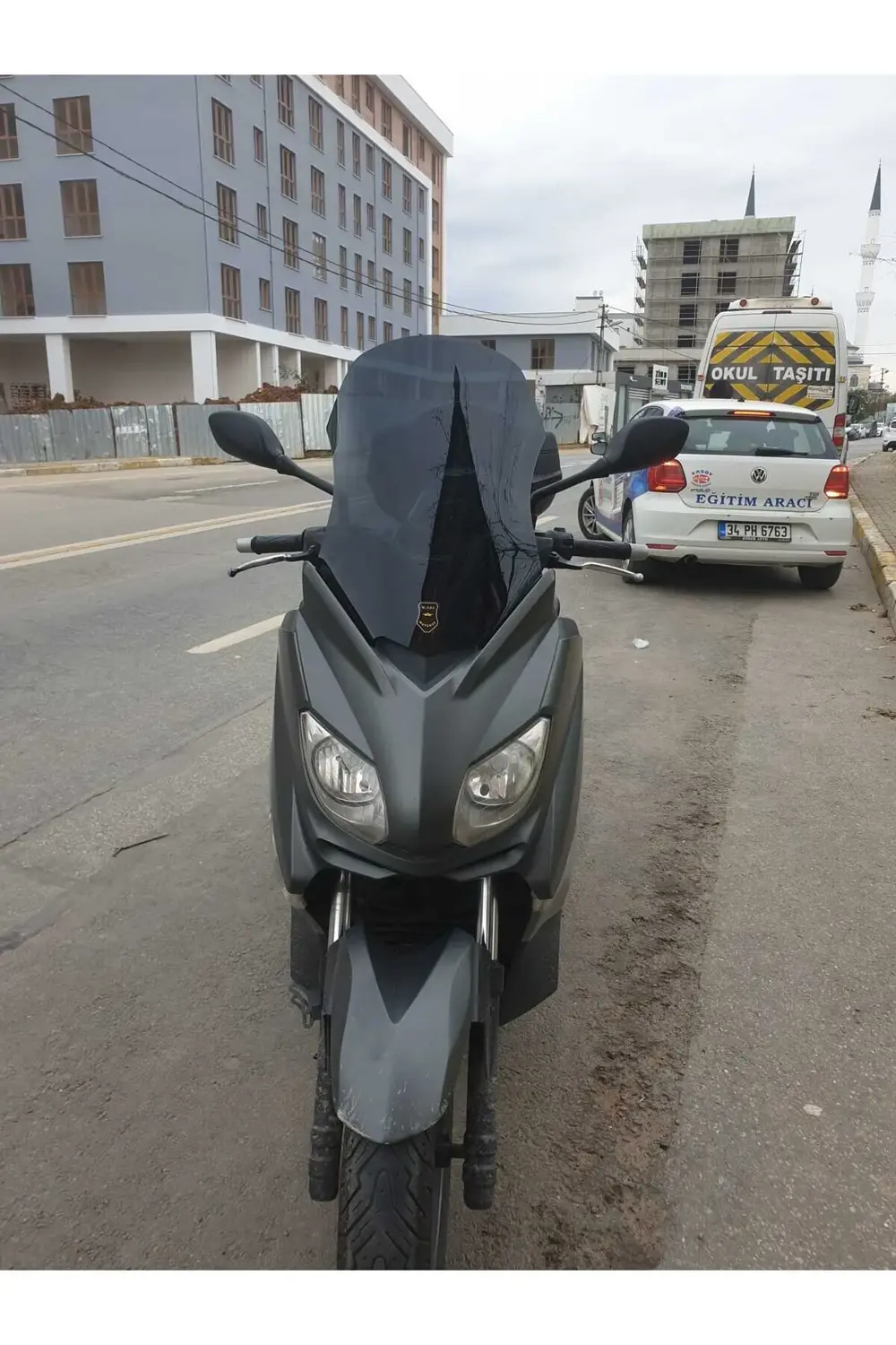 Yamaha Xmax Ön Cam 2011-2013 Model 55cm Siyah Renkli 4mm