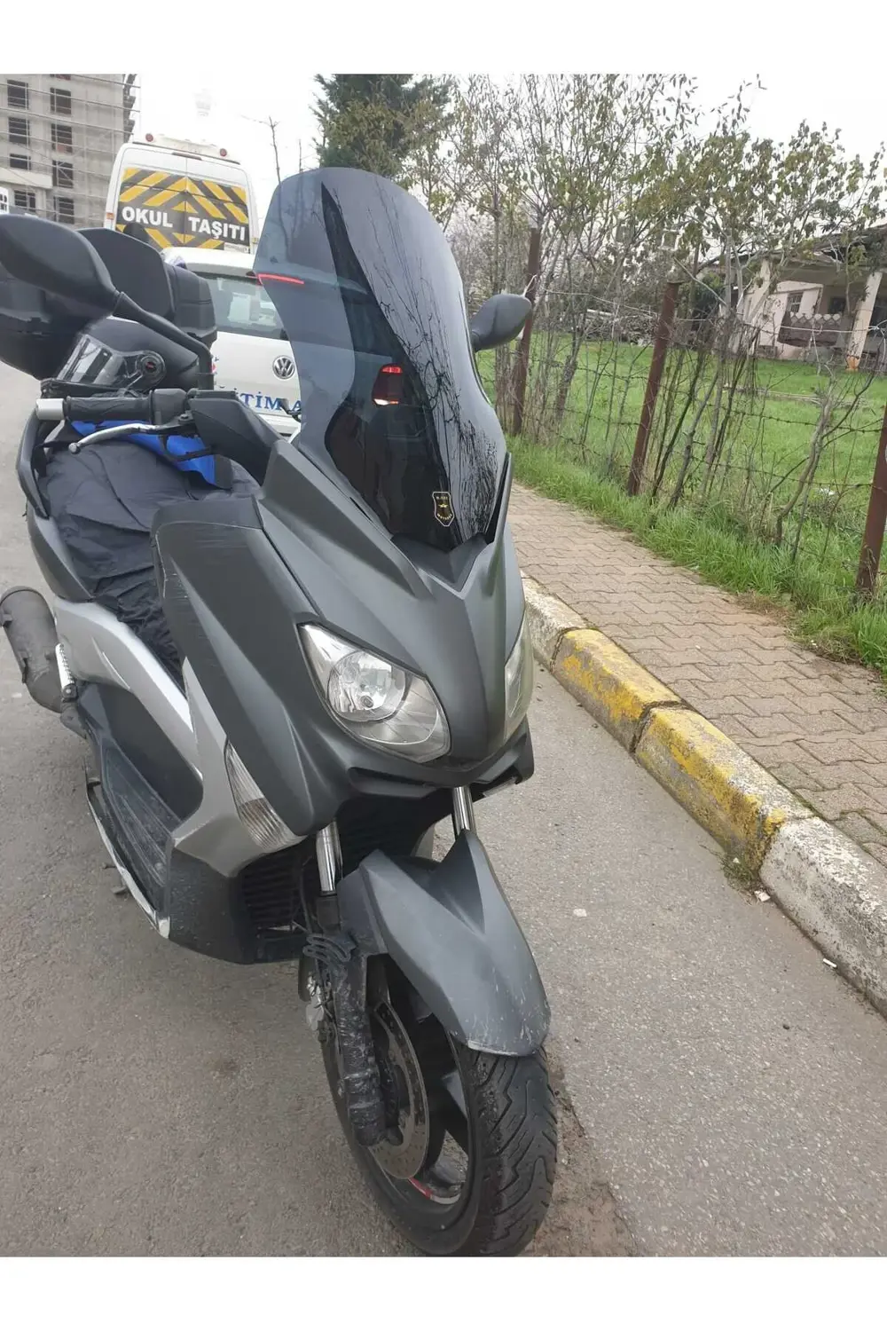 Yamaha Xmax Ön Cam 2011-2013 Model 55cm Siyah Renkli 4mm