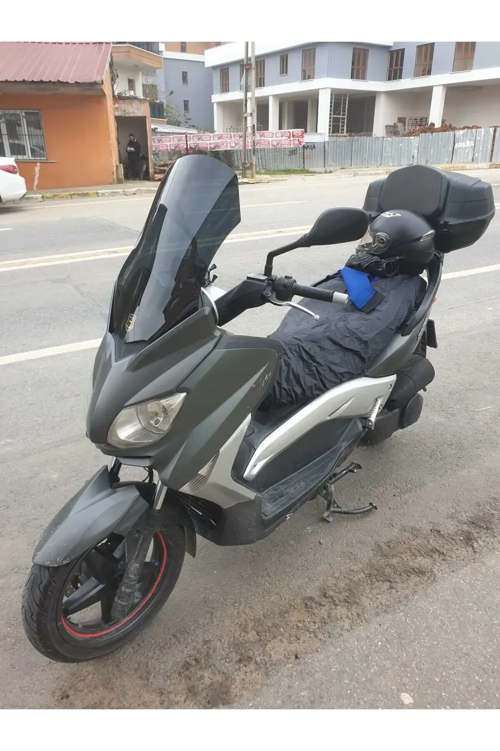 Yamaha Xmax Ön Cam 2011-2013 Model 55cm Siyah Renkli 4mm