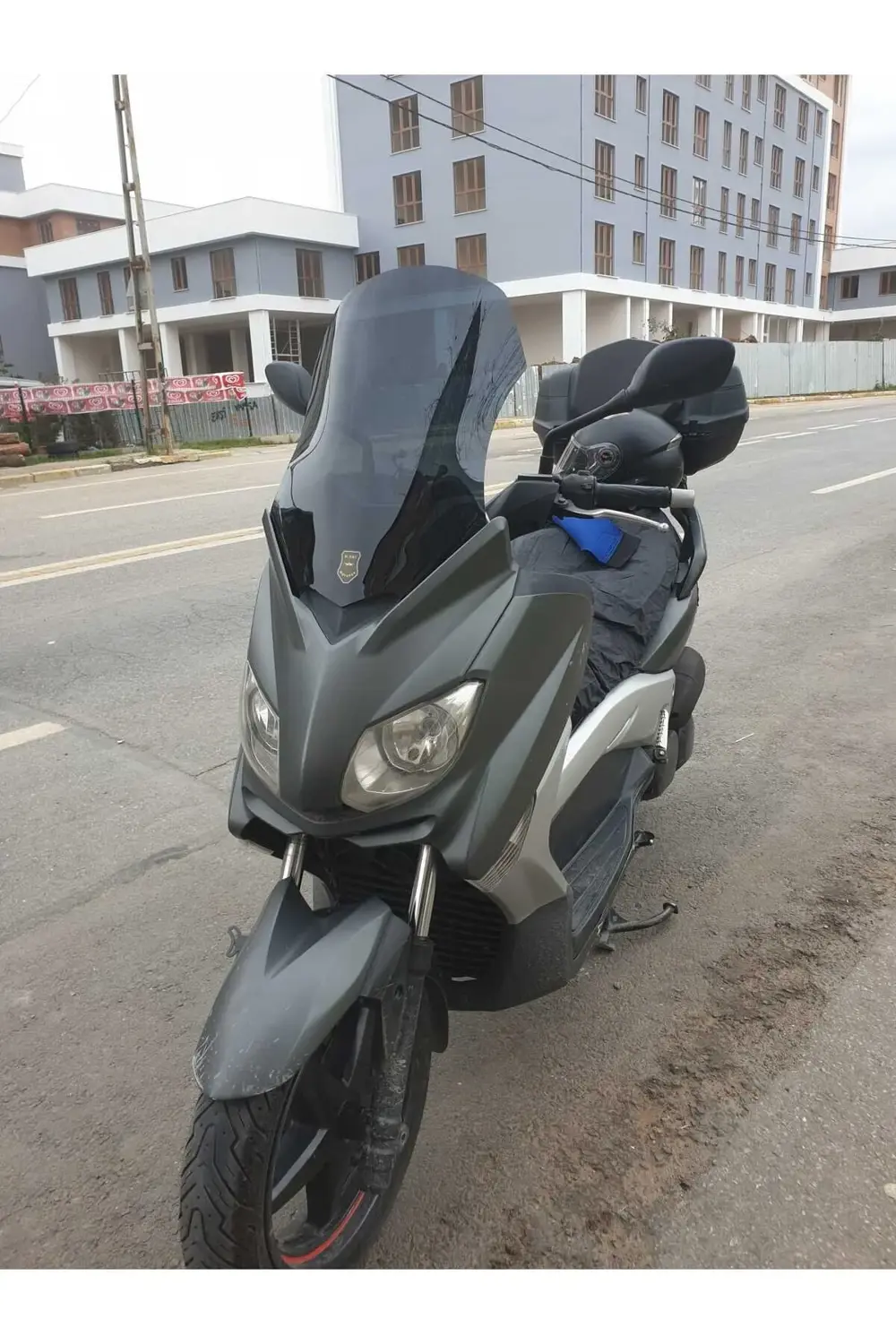 Yamaha Xmax Ön Cam 2011-2013 Model 55cm Siyah Renkli 4mm