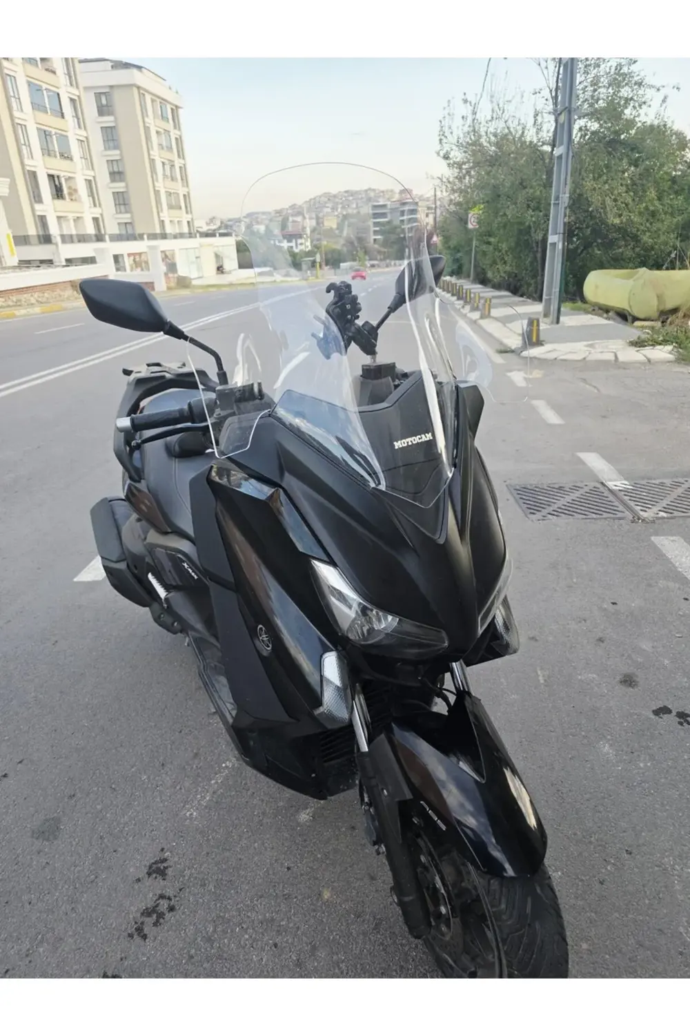 Yamaha Xmax Ön Cam 2014-2017 Model 59cm Füme Renkli 4mm ELCİKLİ
