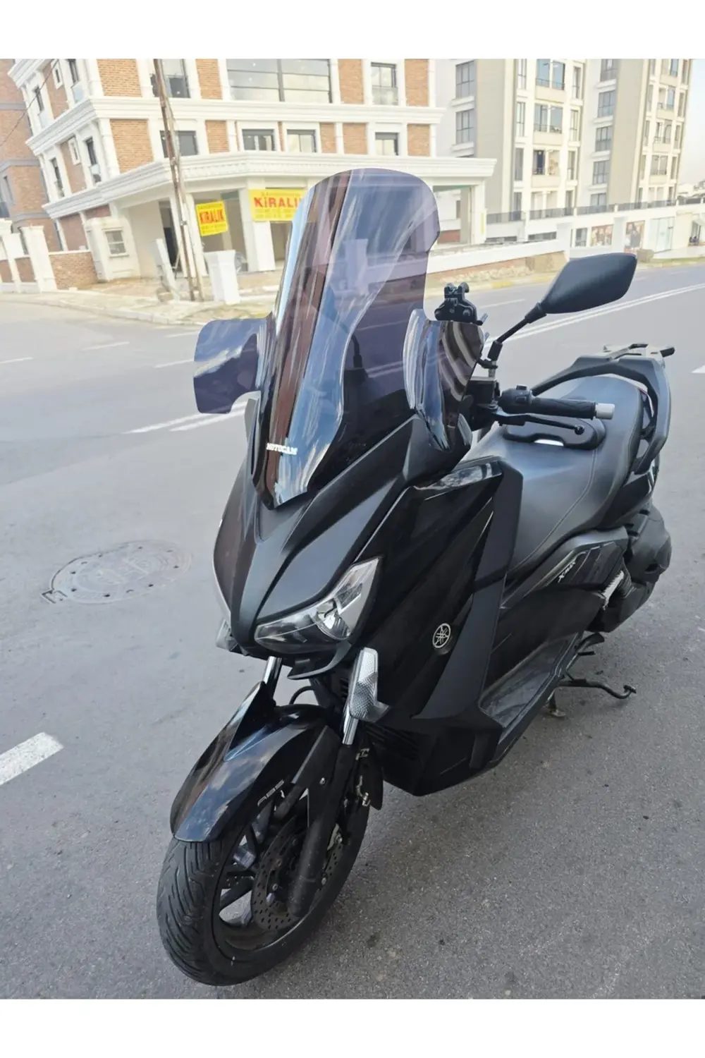 Yamaha Xmax Ön Cam 2014-2017 Model 59cm Siyah Renkli 4mm ELCİKLİ