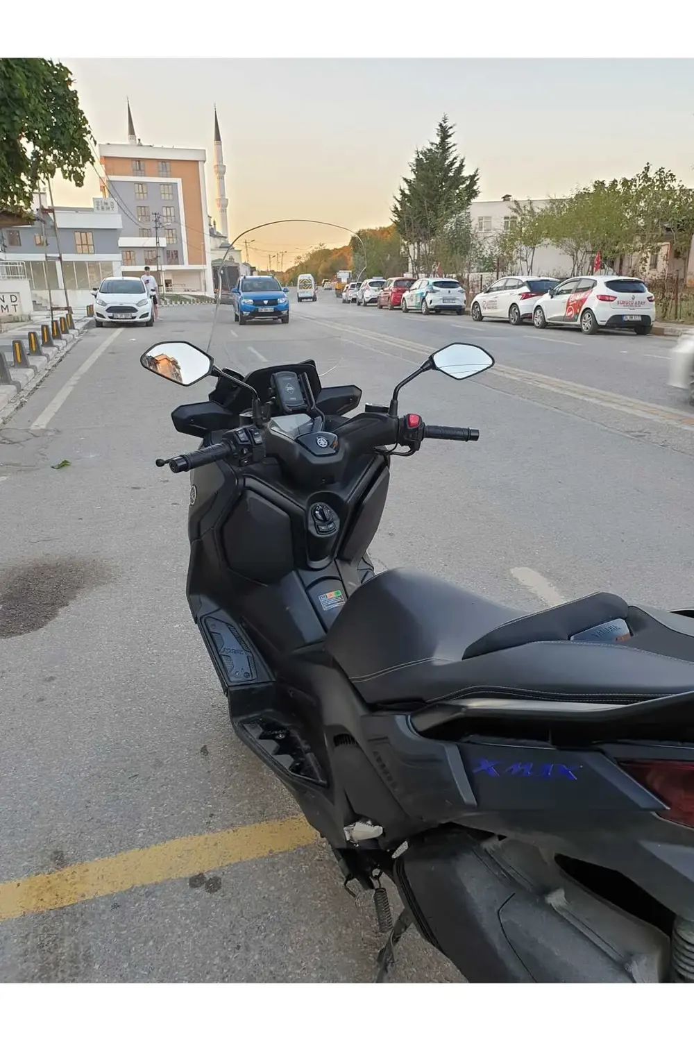 Yamaha Xmax Ön Cam 2023 2024 Model 65cm Şeffaf Renkli 4mm ORTA BO