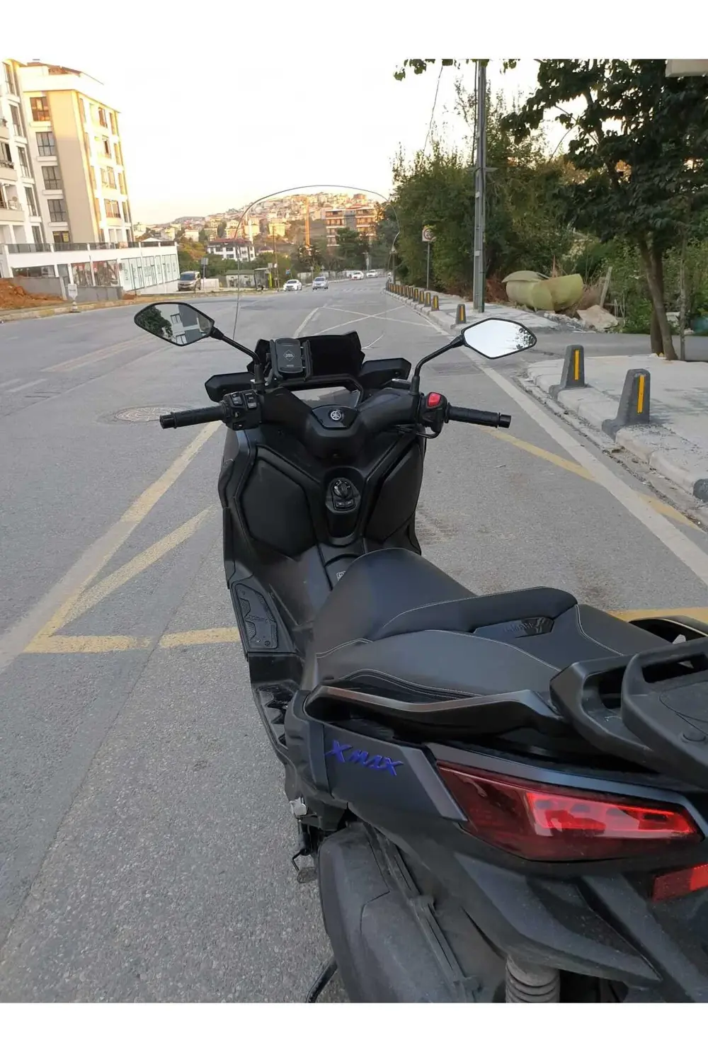 Yamaha Xmax Ön Cam 2023 2024 Model 65cm Şeffaf Renkli 4mm ORTA BO