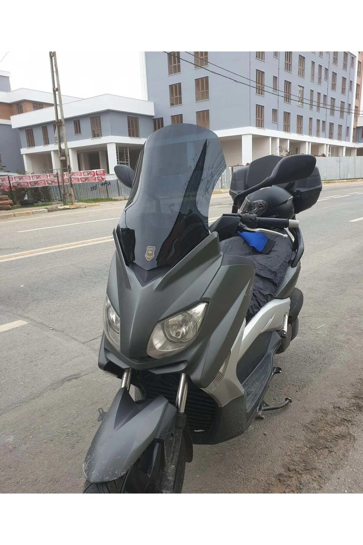 Yamaha Xmax Ön Cam 2011-2013 Model 55cm Siyah Renkli 4mm