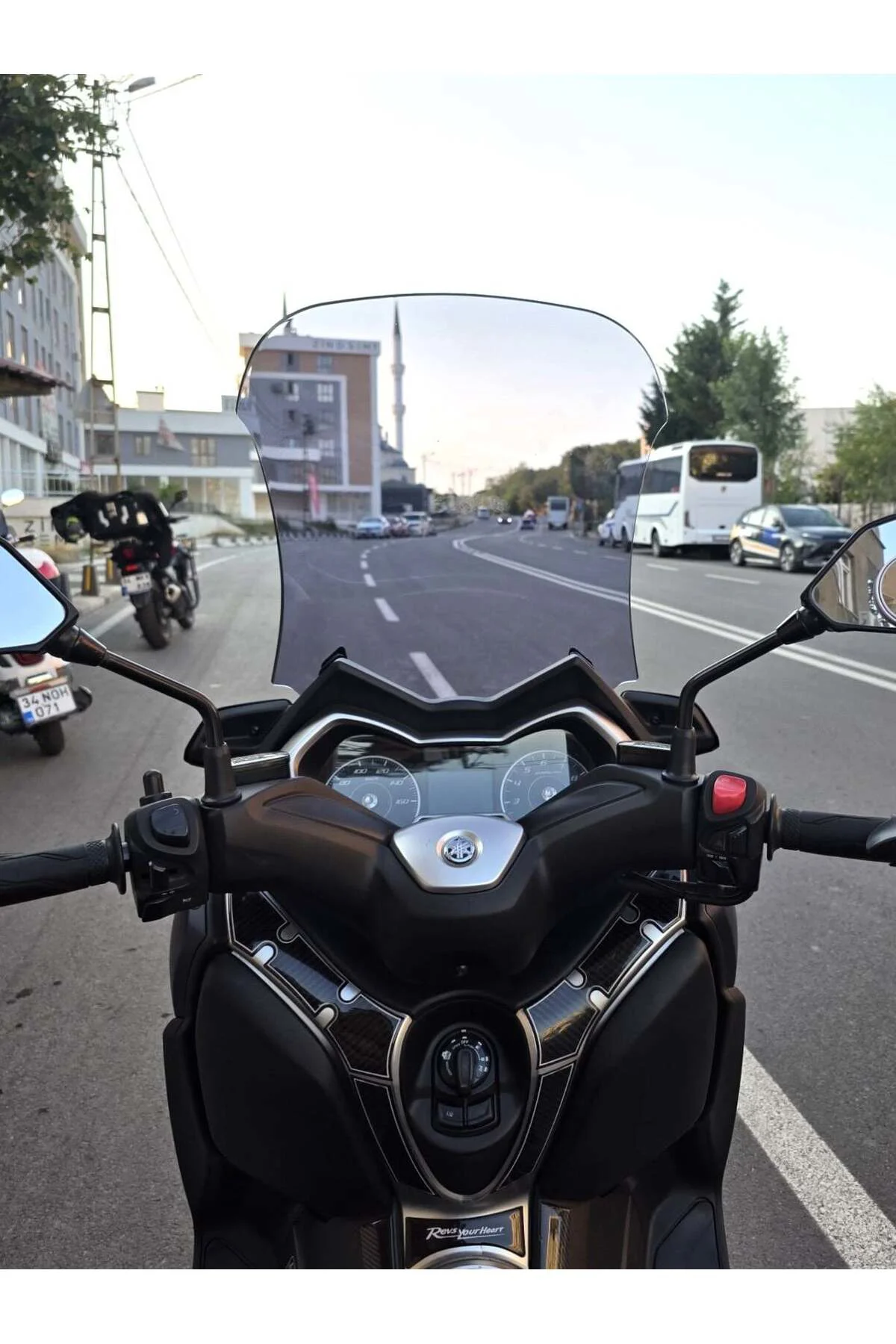 Yamaha Xmax Ön Cam 2018-2022 Model 65cm Füme Renkli 4mm