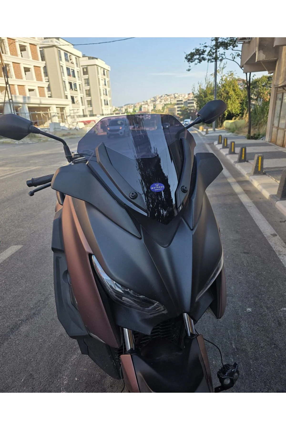 Yamaha Xmax Ön Cam 2018-2022 Model 36cm Siyah Renkli 4mm SPORTİF