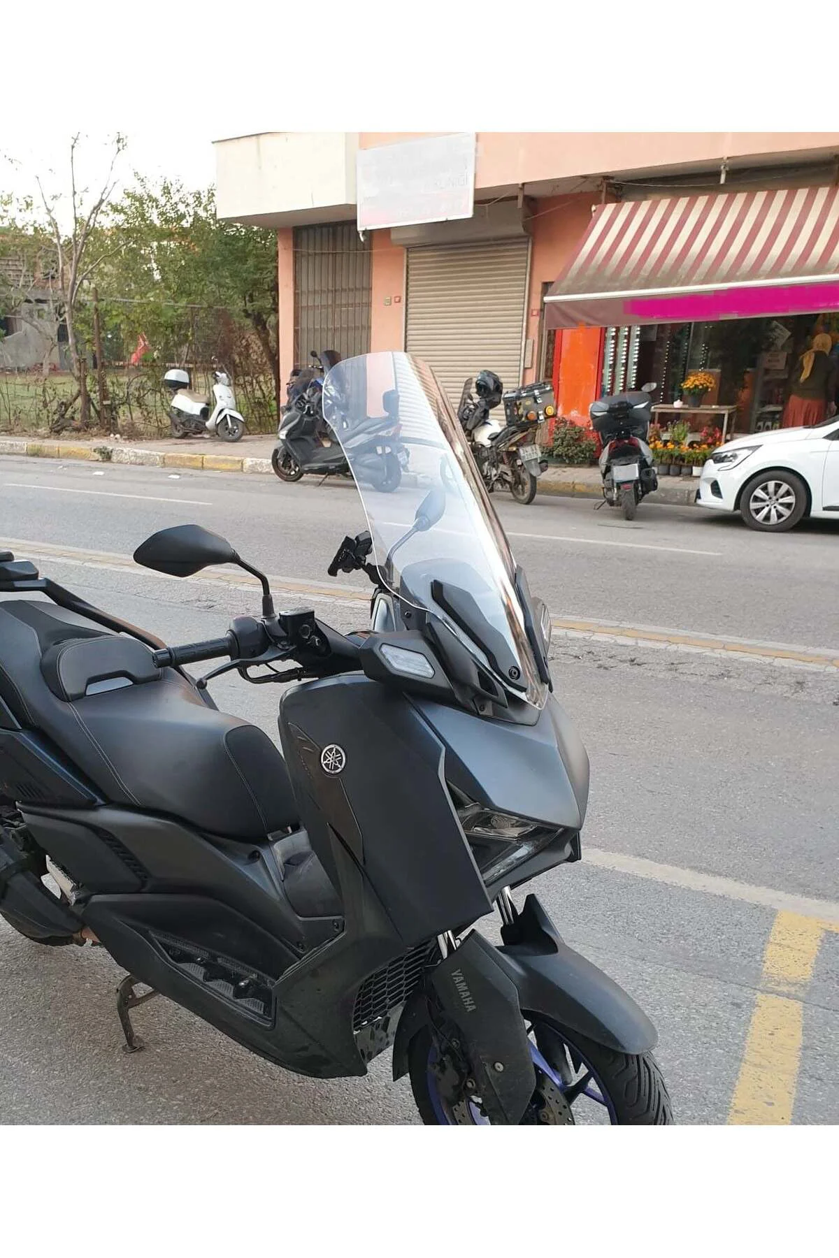 Yamaha Xmax Ön Cam 2023-2026 Model 65cm Şeffaf Renkli 4mm