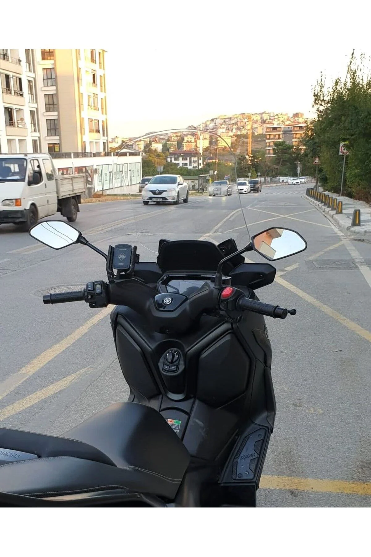 Yamaha Xmax Ön Cam 2023-2026 Model 65cm Şeffaf Renkli 4mm
