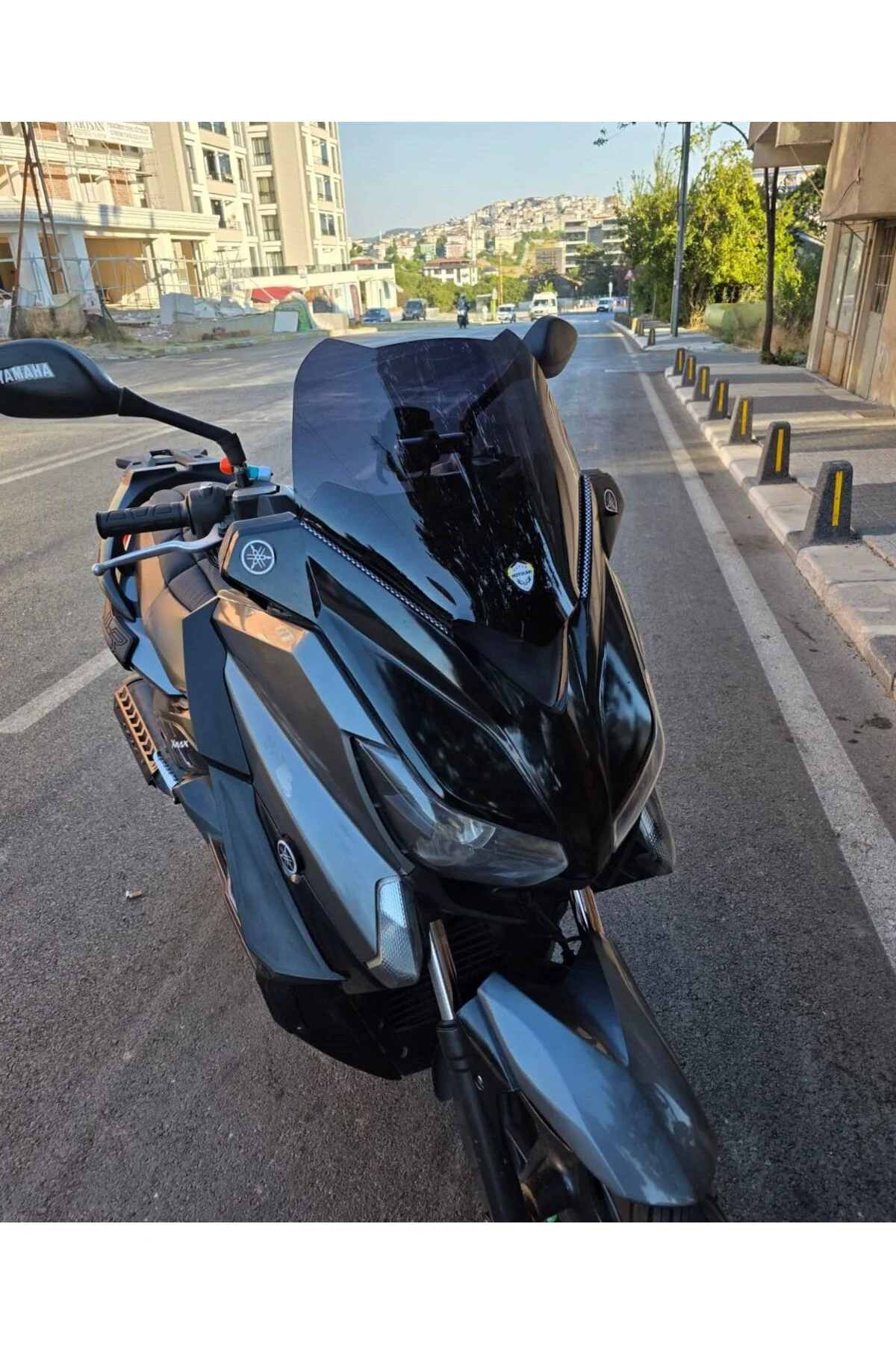Yamaha Xmax Ön Cam 2014-2017 Model 36cm Siyah Renkli 4mm SPORTİF
