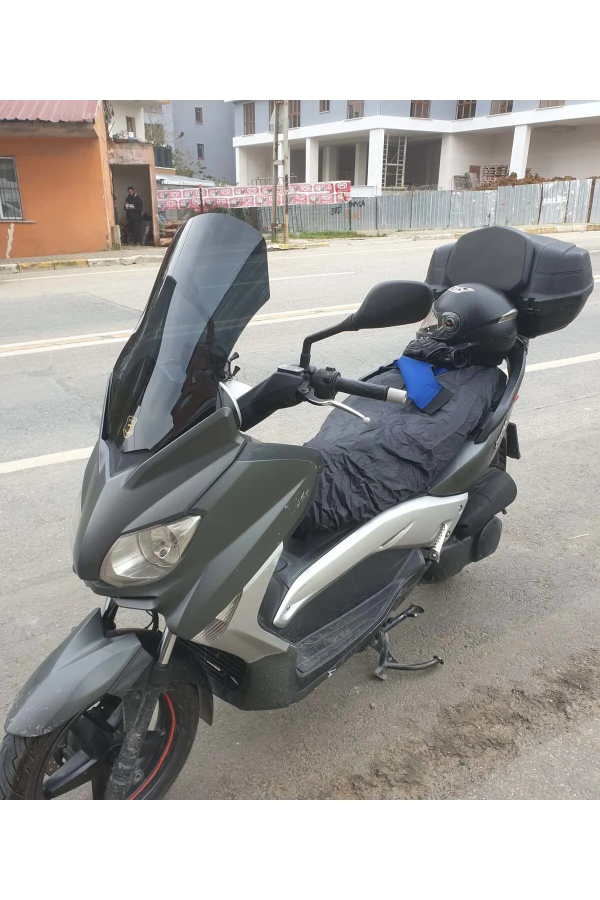 Yamaha Xmax Ön Cam 2011-2013 Model 55cm Siyah Renkli 4mm